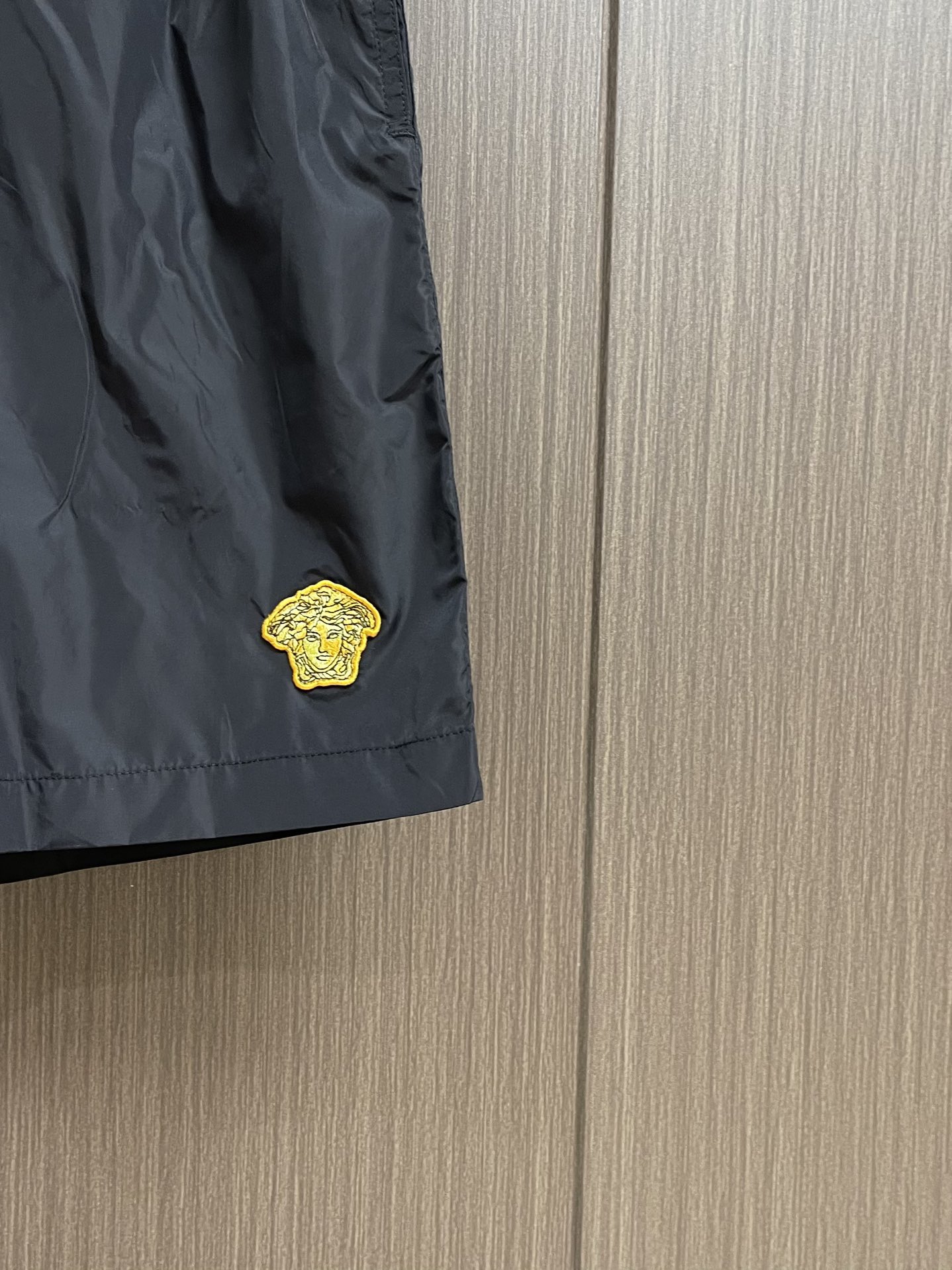 “Versace 2025SS Men’s Leisure Shorts: Custom Dry Fabric, High Comfort, Medusa Design, Top Quality” - 图片 8