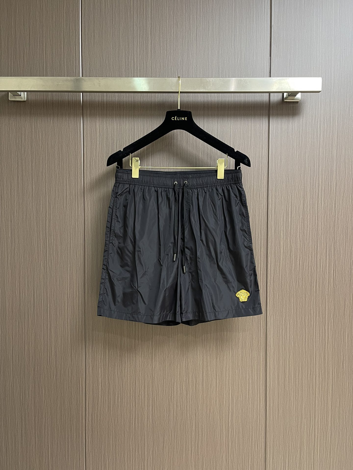 “Versace 2025SS Men’s Leisure Shorts: Custom Dry Fabric, High Comfort, Medusa Design, Top Quality” - 图片 1