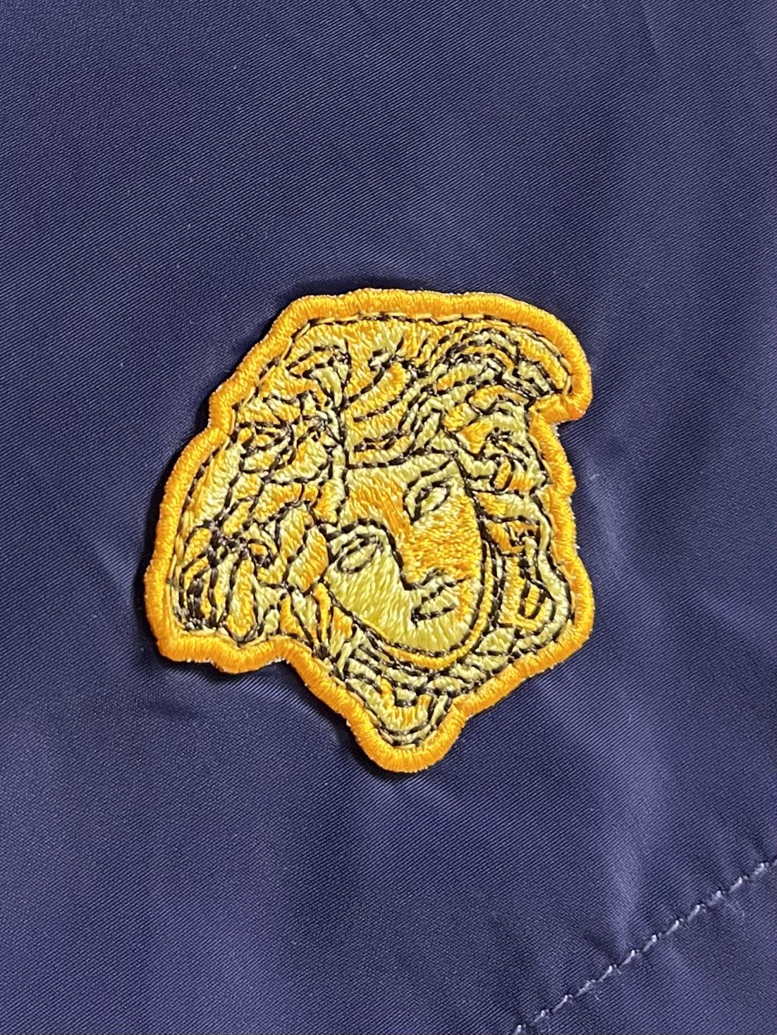 Title: Versace 2025SS Men’s Leisure Shorts Description Summary: Versace 2025SS men’s leisure shorts feature custom dry fabric, high comfort, Medusa design, and quality - 图片 9