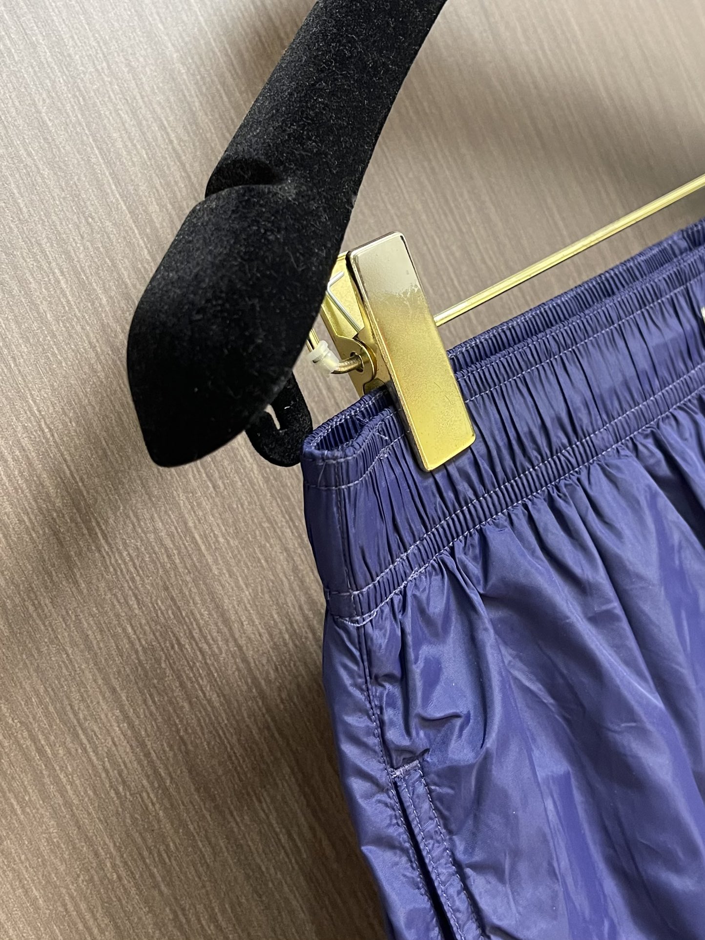 Title: Versace 2025SS Men’s Leisure Shorts Description Summary: Versace 2025SS men’s leisure shorts feature custom dry fabric, high comfort, Medusa design, and quality - 图片 6