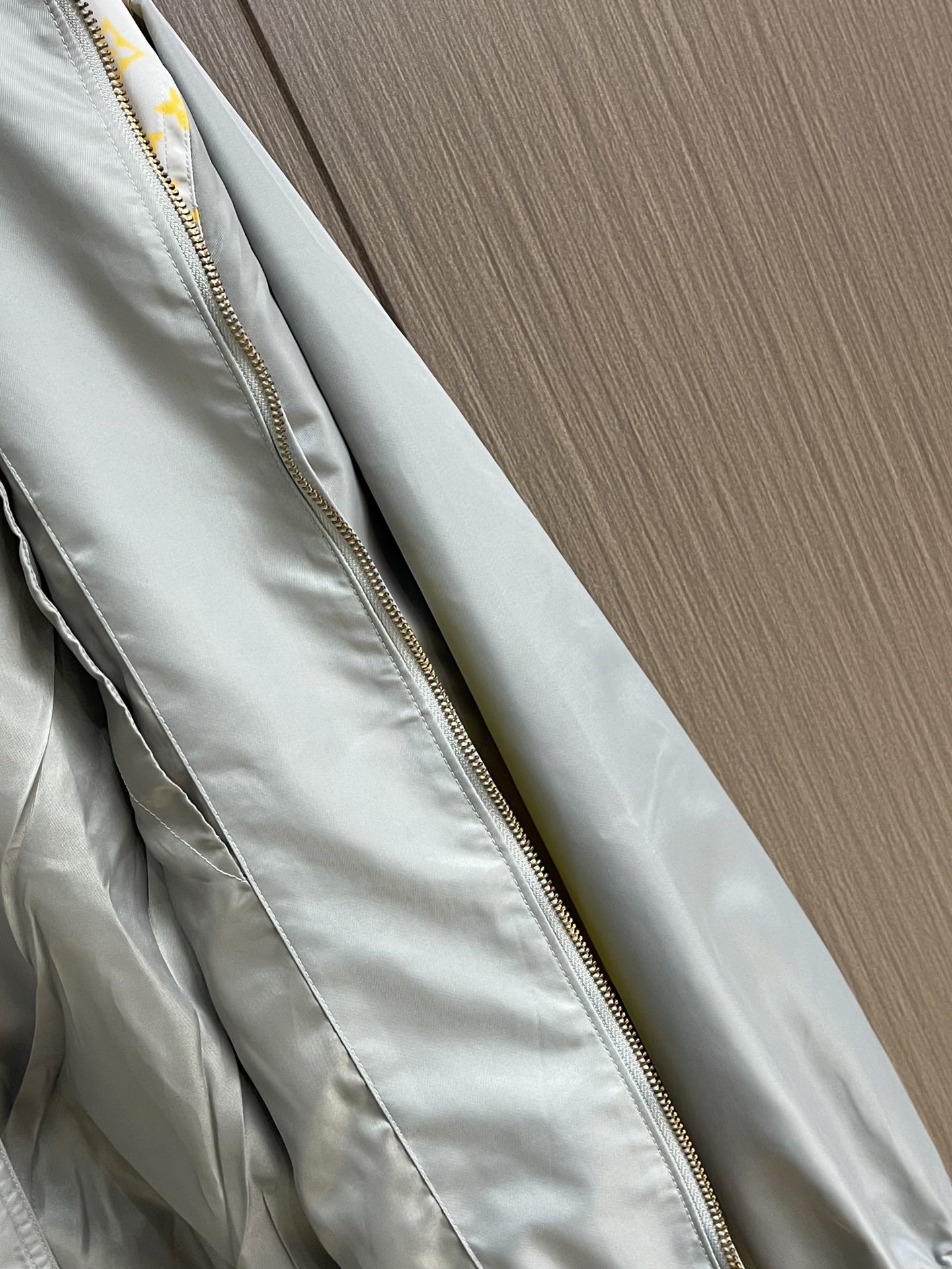 “792LV 2025 New Jersey Zipper with Monogram Glow Stamp: Tech Fabric Fusion and Matching Shorts” - 图片 8