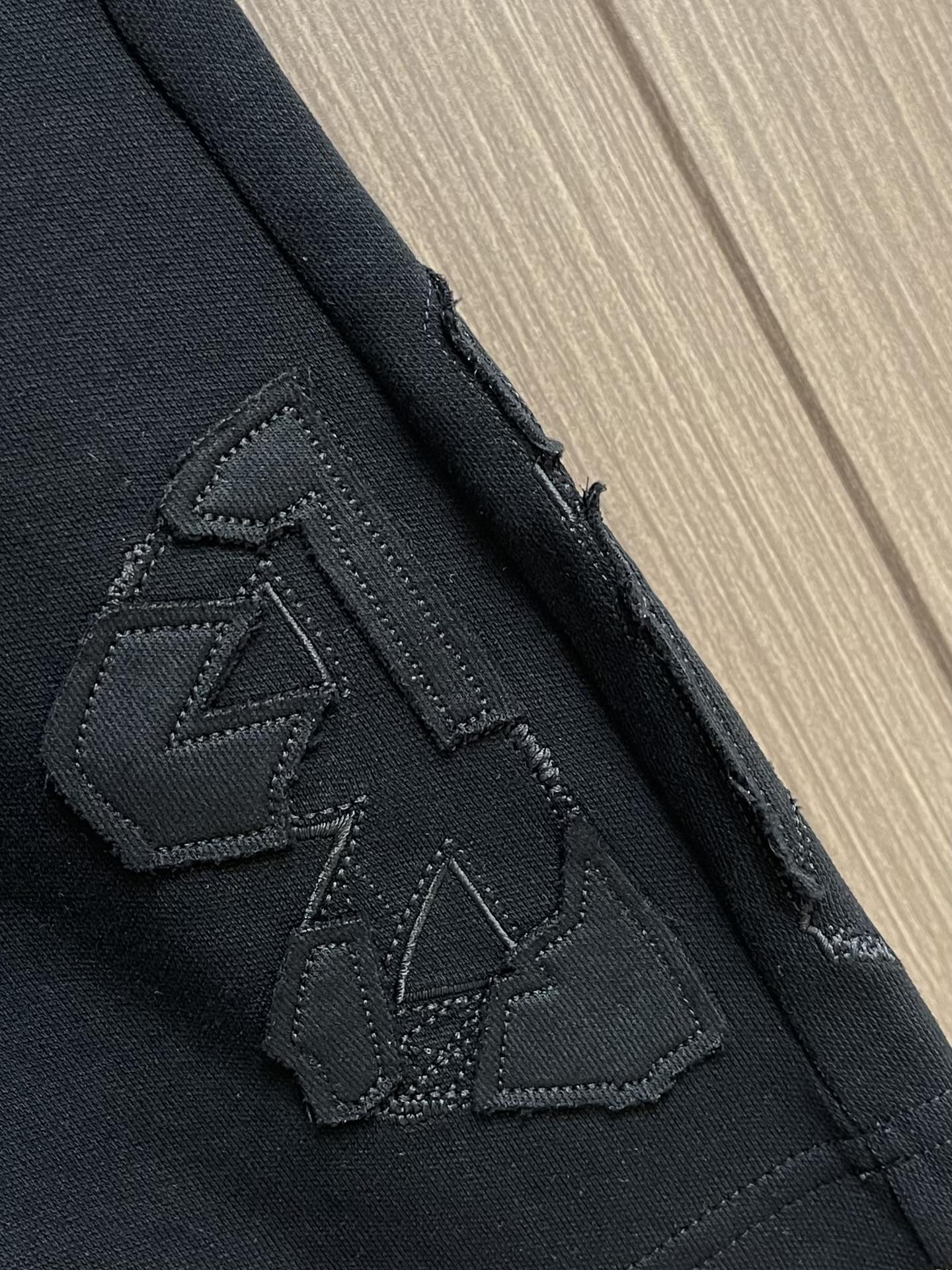 “Balenciaga 2025 Classic Five-Point Loose Contour Shorts Review: Details and Fabric Quality” - 图片 5