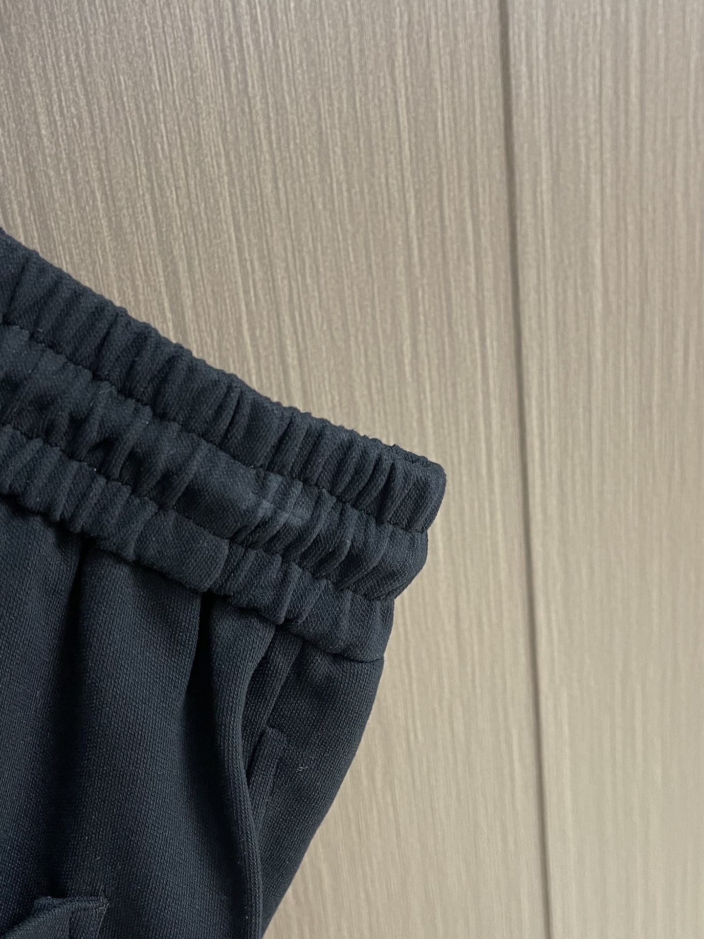 “Balenciaga 2025 Classic Five-Point Loose Contour Shorts Review: Details and Fabric Quality” - 图片 7