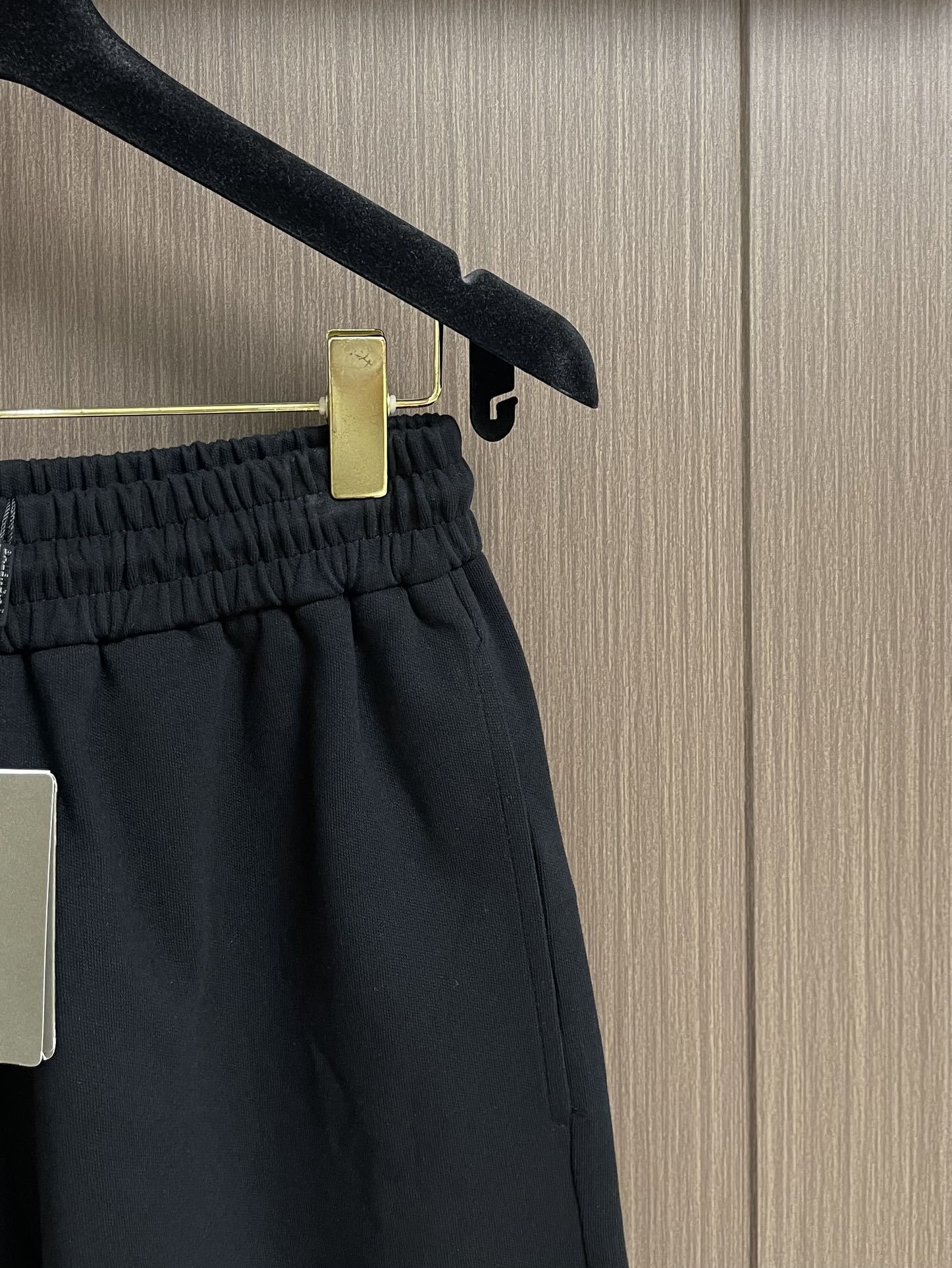 “Balenciaga 2025 Classic Five-Point Loose Contour Shorts Review: Details and Fabric Quality” - 图片 4