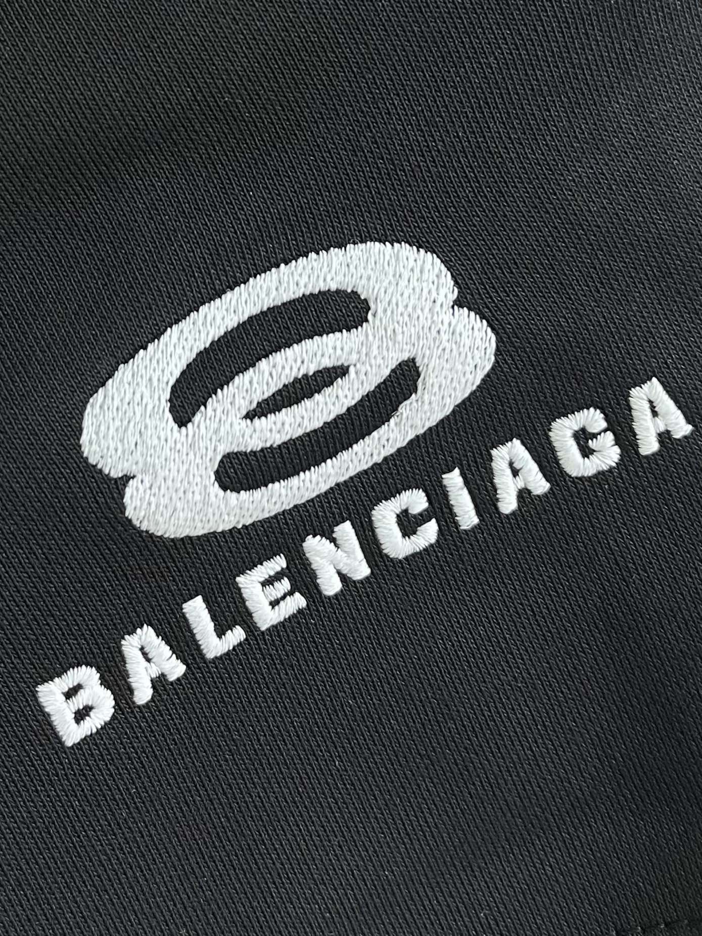 Balenciaga Embroidered Cotton Shorts with 3D Stereo Embroidery and Retro Vintage Style - 图片 9