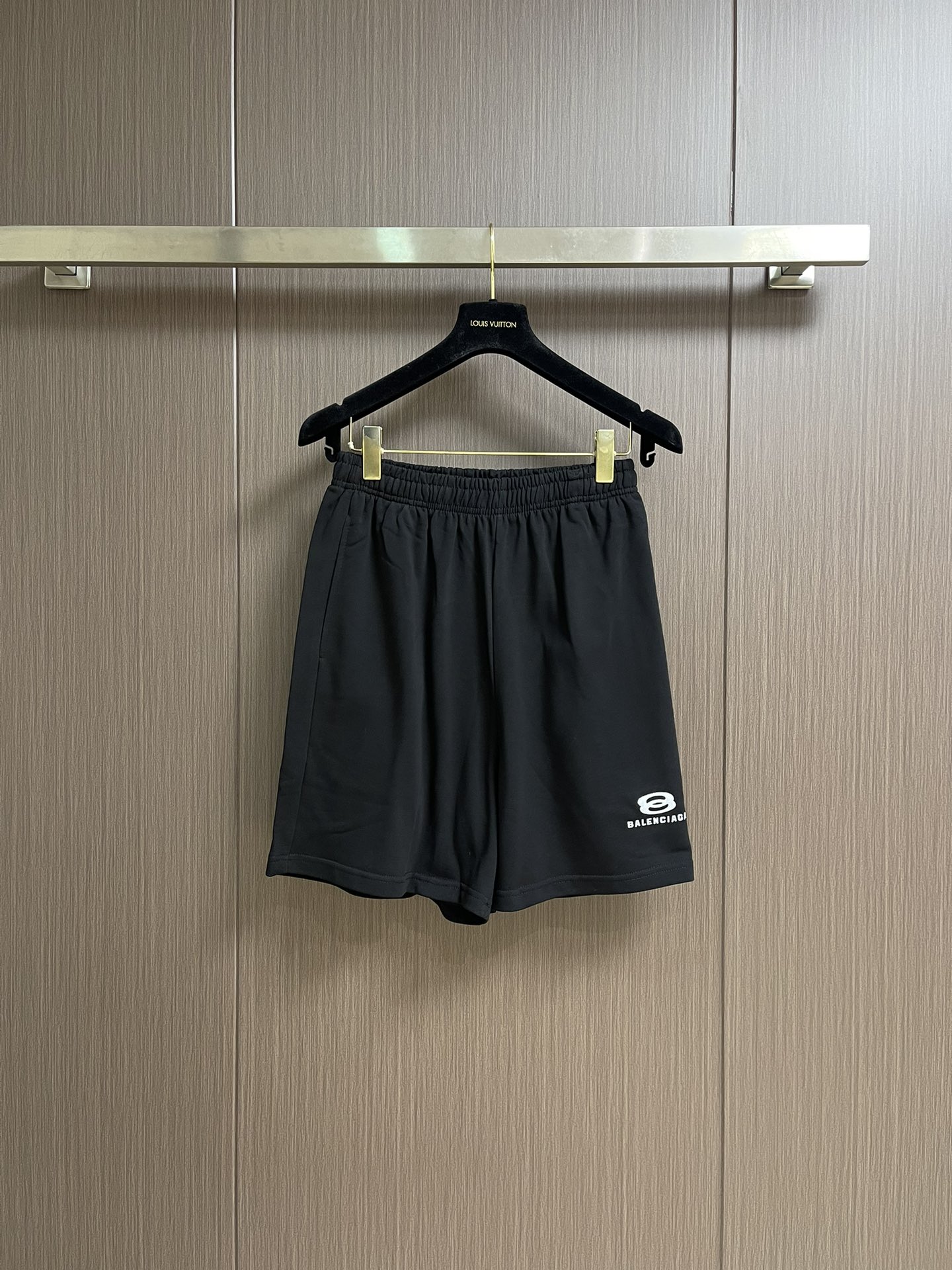 Balenciaga Embroidered Cotton Shorts with 3D Stereo Embroidery and Retro Vintage Style - 图片 1