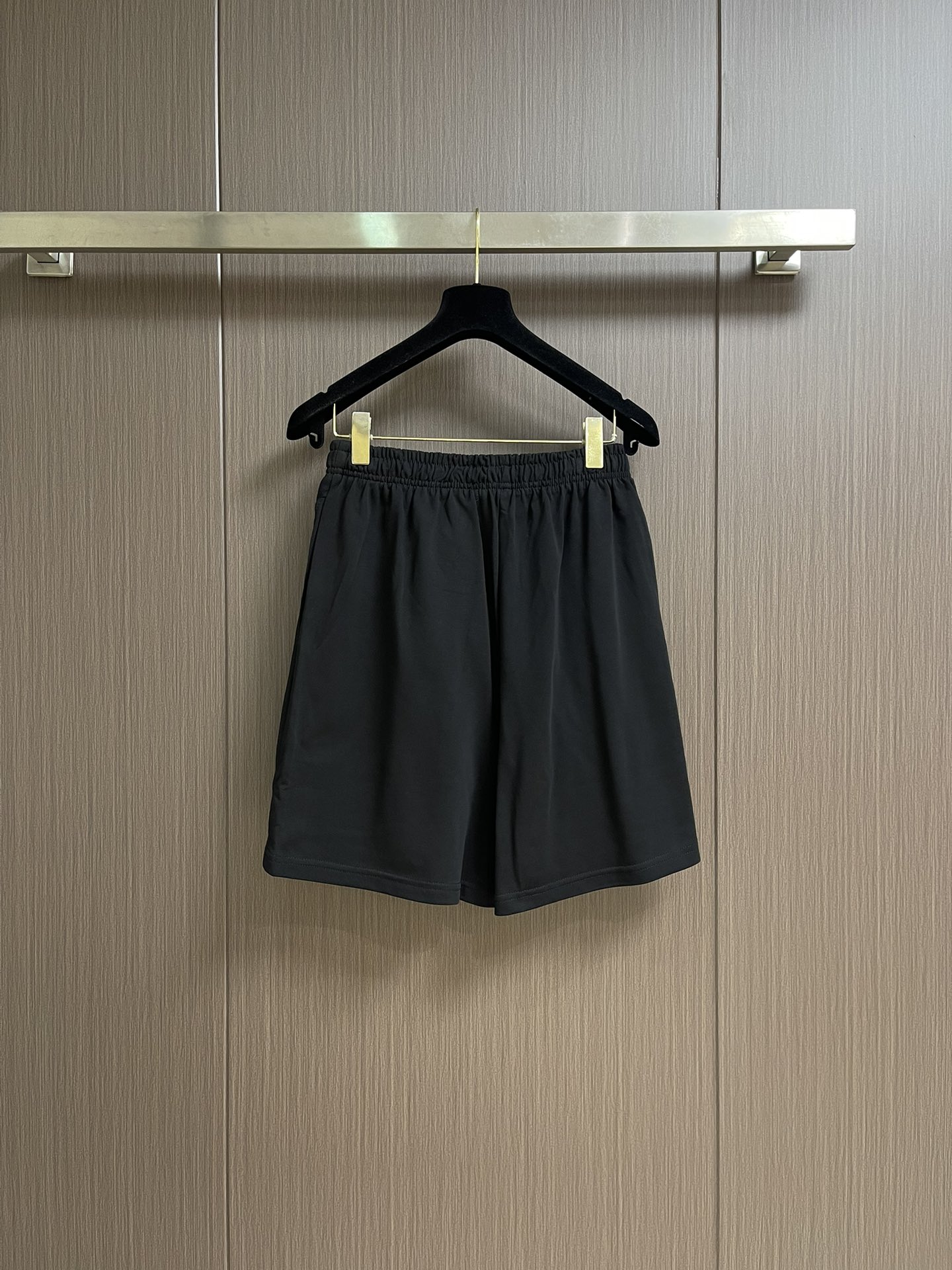 Balenciaga Embroidered Cotton Shorts with 3D Stereo Embroidery and Retro Vintage Style - 图片 2