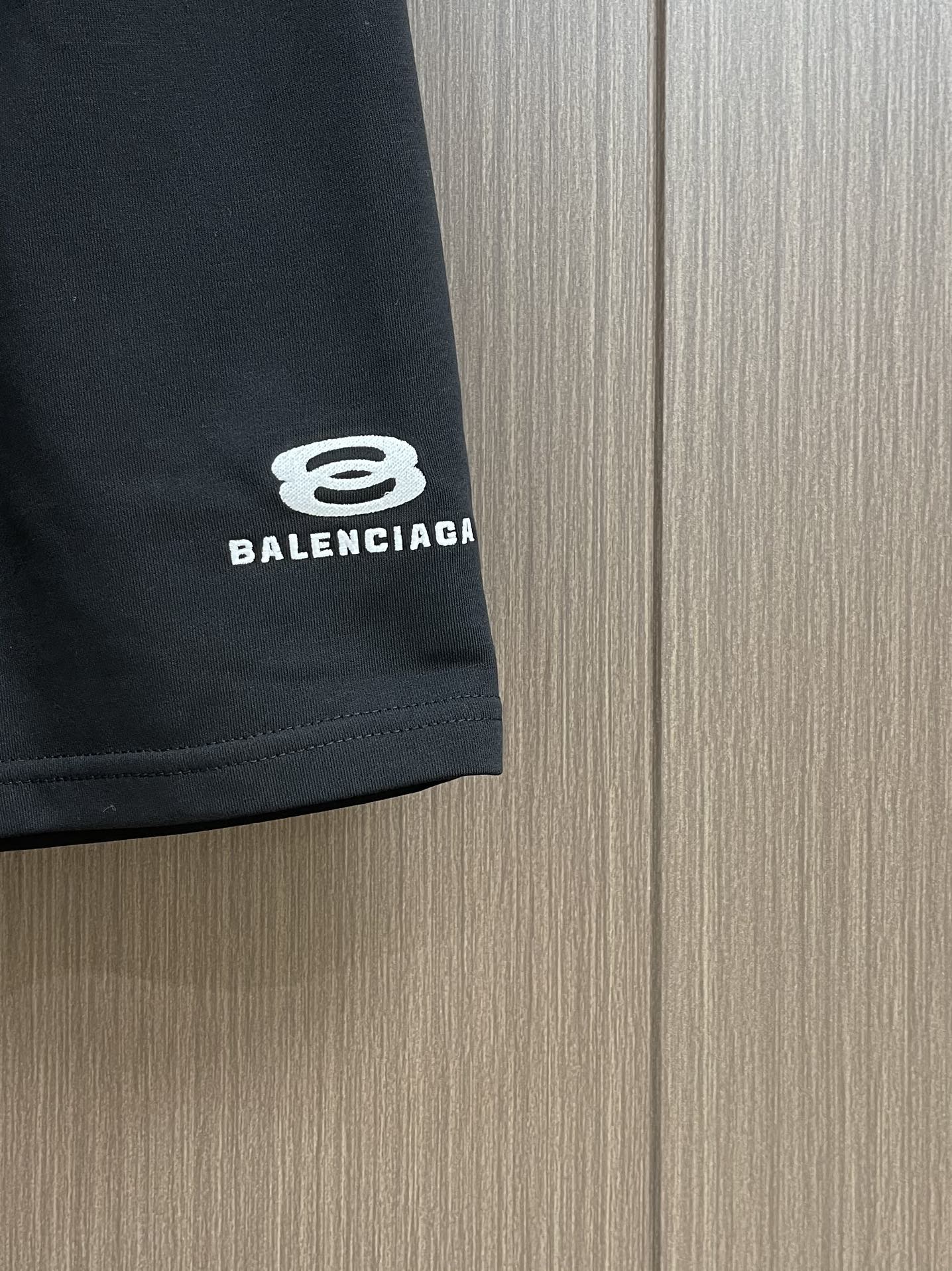 Balenciaga Embroidered Cotton Shorts with 3D Stereo Embroidery and Retro Vintage Style - 图片 5