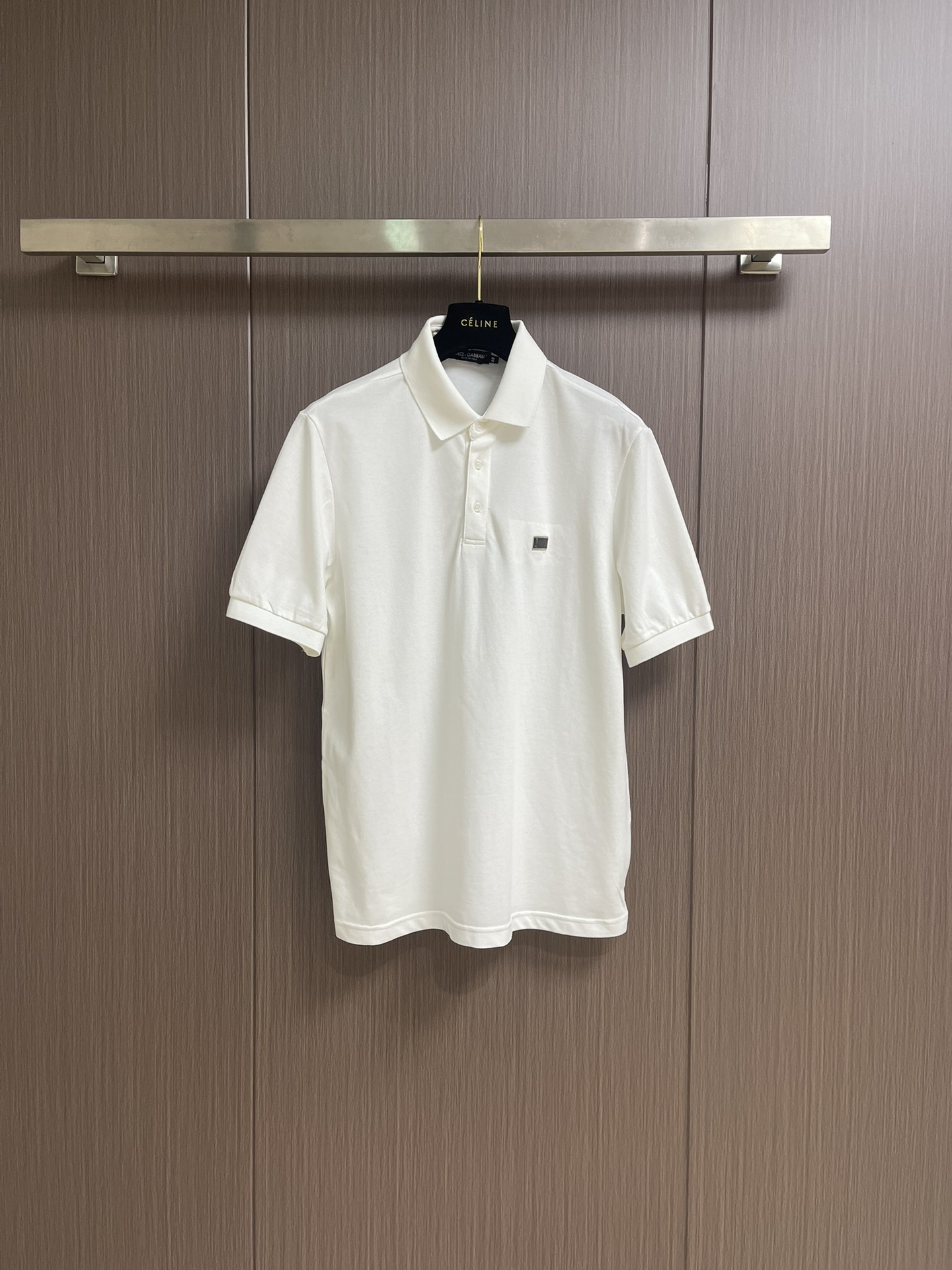 NO:473333,Dolce&Gabbana 2025SS spring and summer new short-sleeved Polo, DG logo hardware, imported top high-density mercerized beads, extremely skin-friendly and comfortable. It feels very delicate to touch, has a good texture, cool and breathable. It is a very good overall style, and it is completely fine to wear inside alone. Size 44-46-48-50-52-54 M-4XL,,Dolce&Gabbana,T-shirt,alexander wang19860909Dolce&Gabbana 2025SS春夏新品短袖Polo,DG标识logo五金,进口顶极高密度丝光珠地,极为亲肤舒适 摸上去非常的细腻,质感很好,凉爽透气,整体非常不错的一款,内搭单穿都完全没问题.尺码44-46-48-50-52-54 M-4XL,,Dolce&Gabbana,T-shirt,alexander wang,Men's clothing