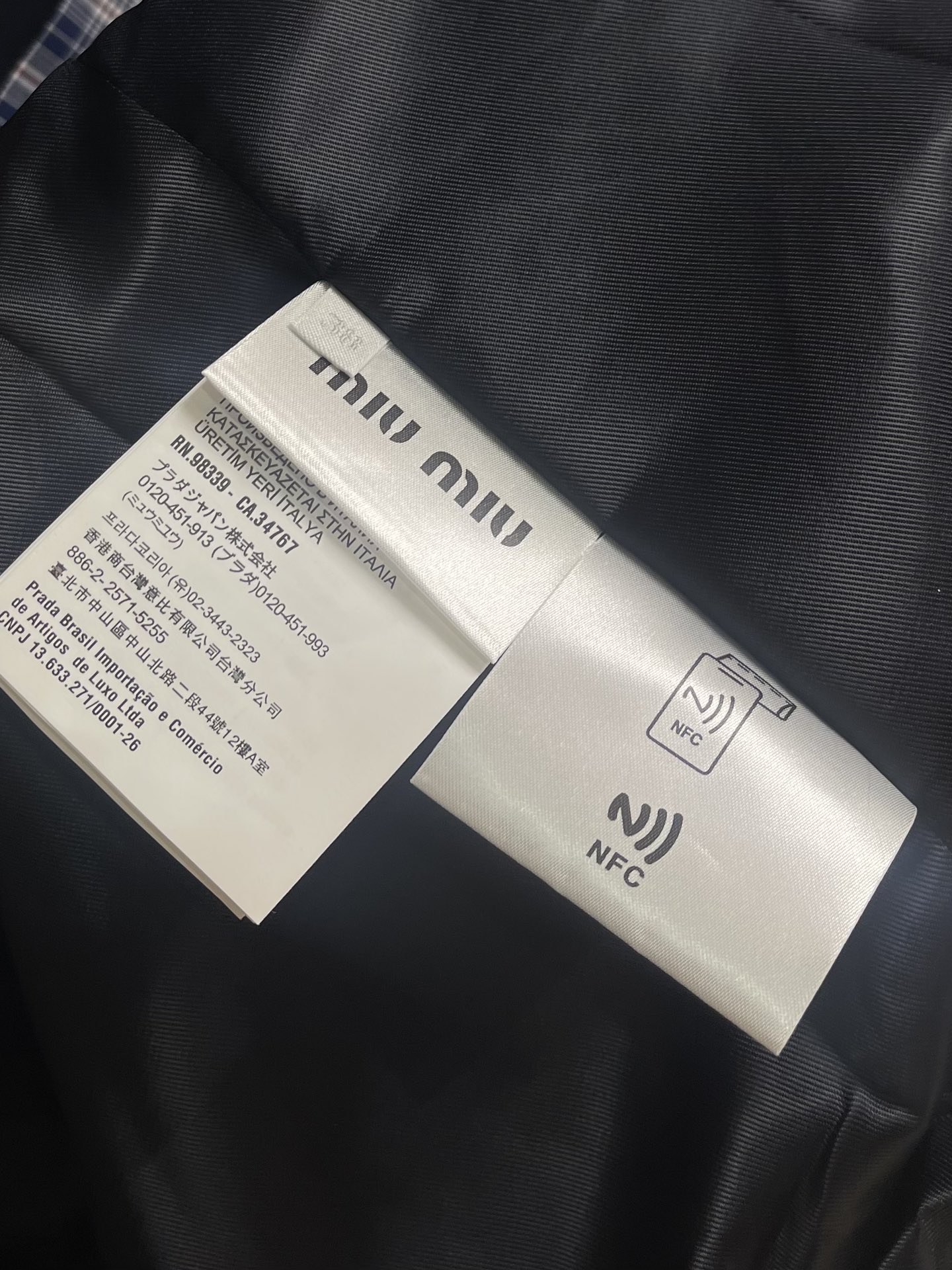 “High-Quality Miu Miu Blue Coats with Embroidered Dots and Unique Design for Men and Women | Full Cotton Material” - 图片 6