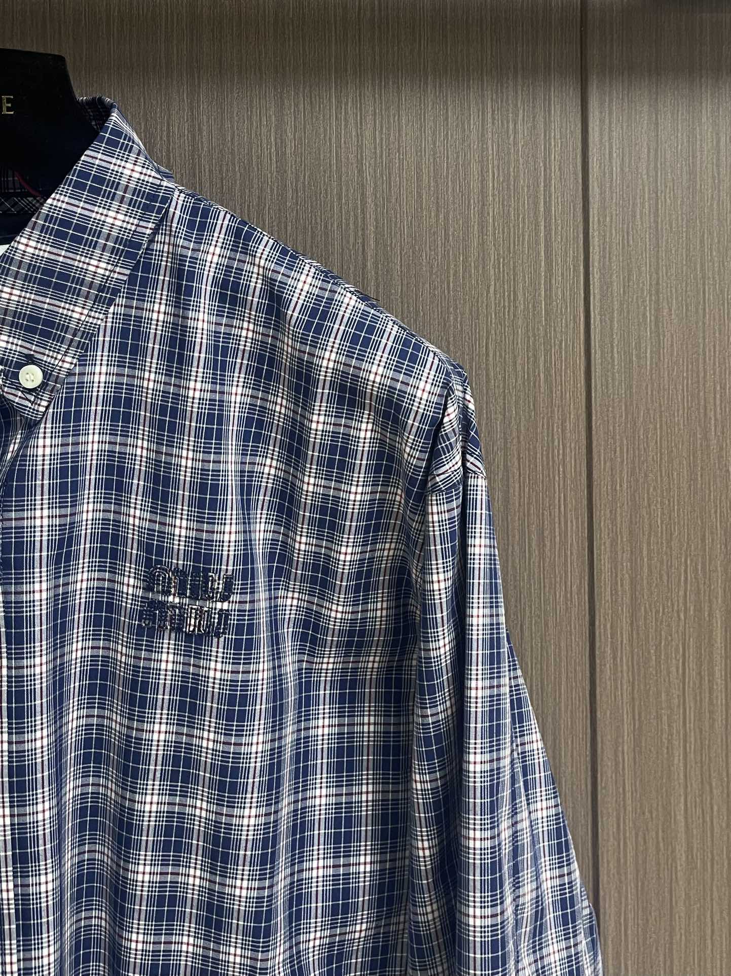 “High-Quality Miu Miu Blue Coats with Embroidered Dots and Unique Design for Men and Women | Full Cotton Material” - 图片 4