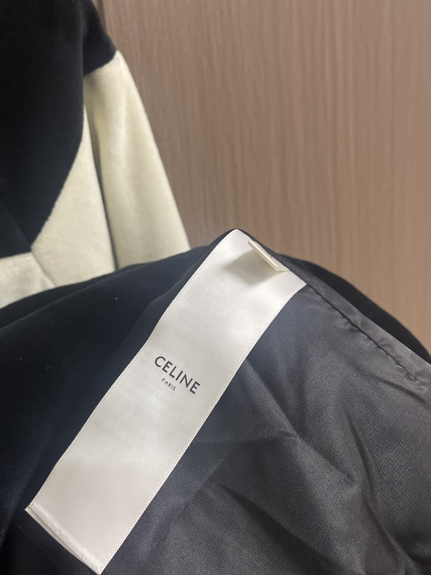 “Customized Embroidered Velvet Jacket by Celine: Black and White Elegance in S-XL Sizes” - 图片 8