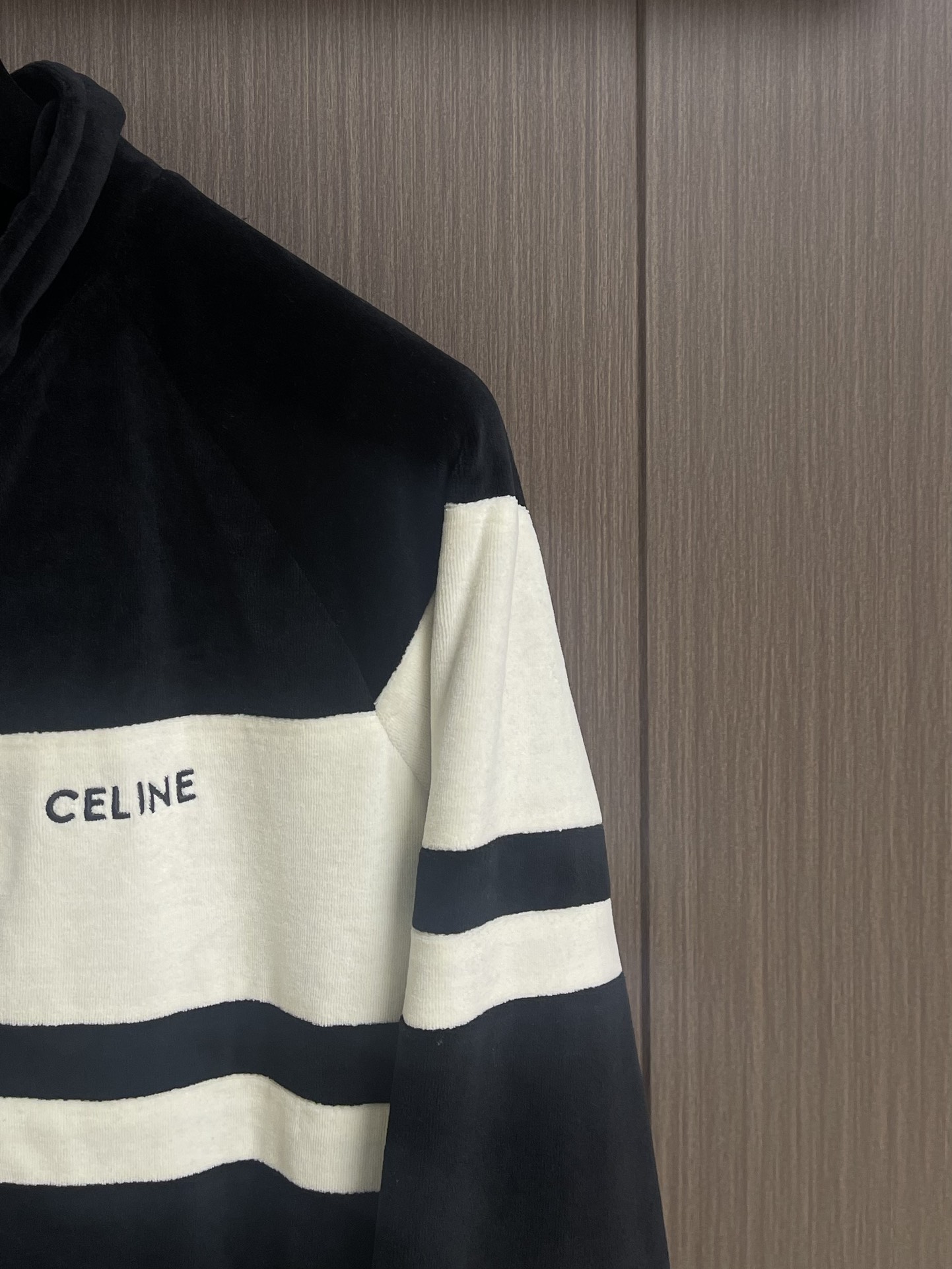 “Customized Embroidered Velvet Jacket by Celine: Black and White Elegance in S-XL Sizes” - 图片 4