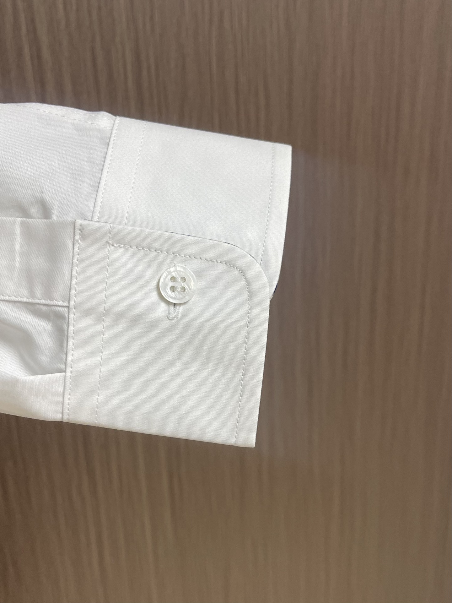 “Burberry 25ss Long-Sleeved Shirt with Embroidered Horse Emblem in Cotton Silk from Italian Workshop” - 图片 8