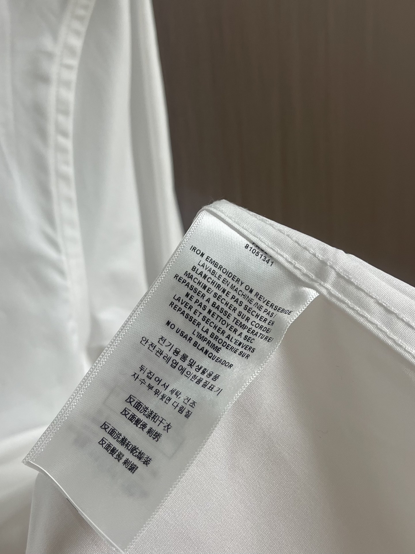 “Burberry 25ss Long-Sleeved Shirt with Embroidered Horse Emblem in Cotton Silk from Italian Workshop” - 图片 7