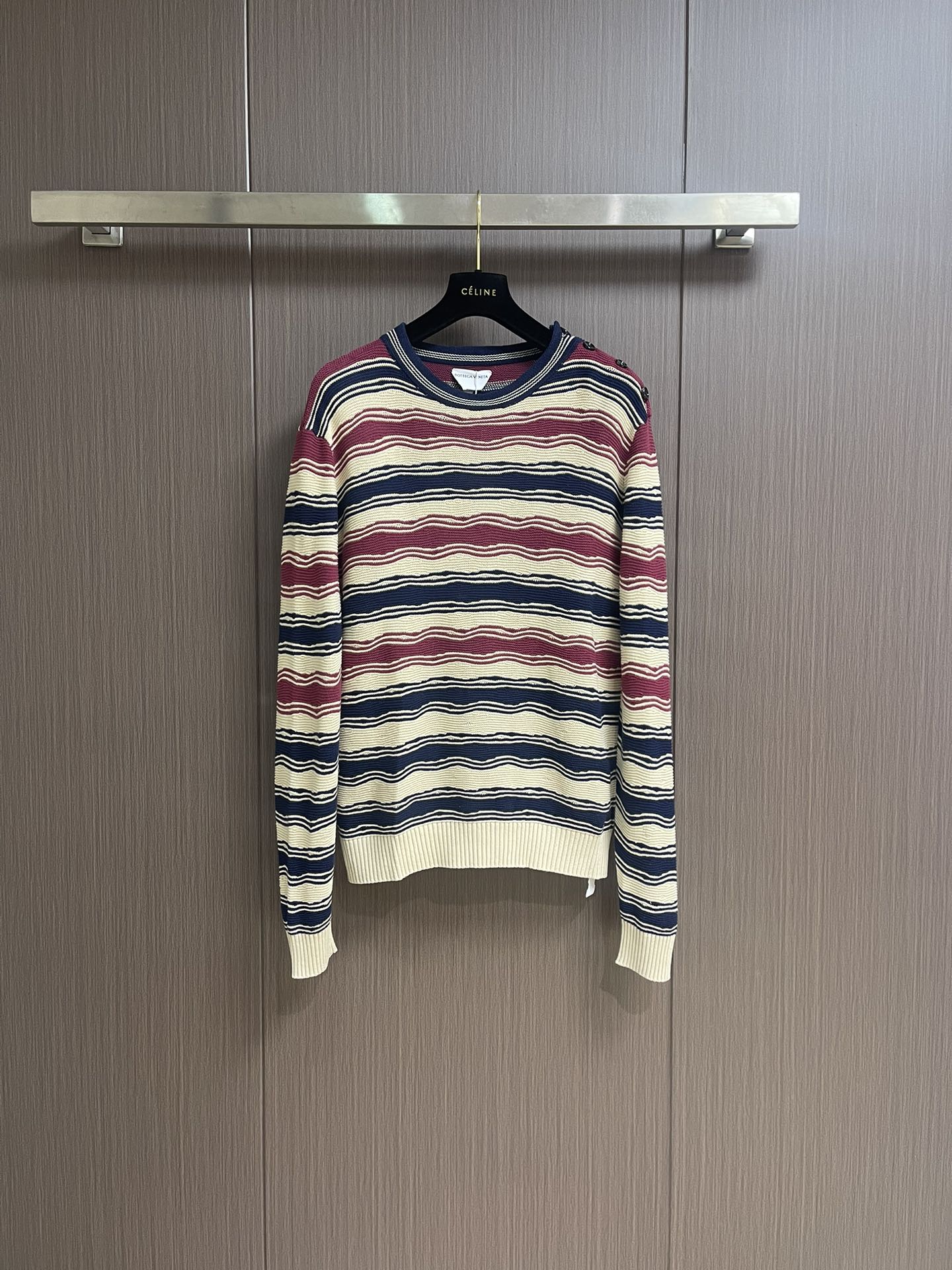 “Bottega Veneta Linen Knitting Sweater with Three-Color Design and Custom Details for Quality and Comfort”