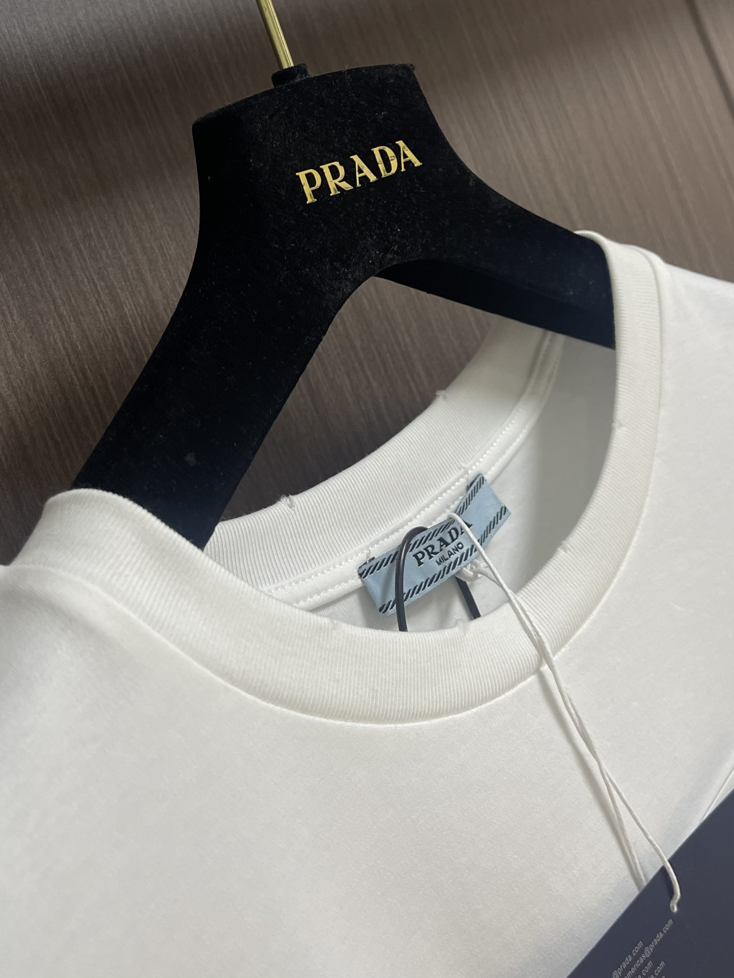 High-Quality Prada Triangular Marker Circle T-Shirts | Soft-Skinned Quality, Clear Letters, Perfect Stitching, Fashionable Styles, Custom Apparel - 图片 3
