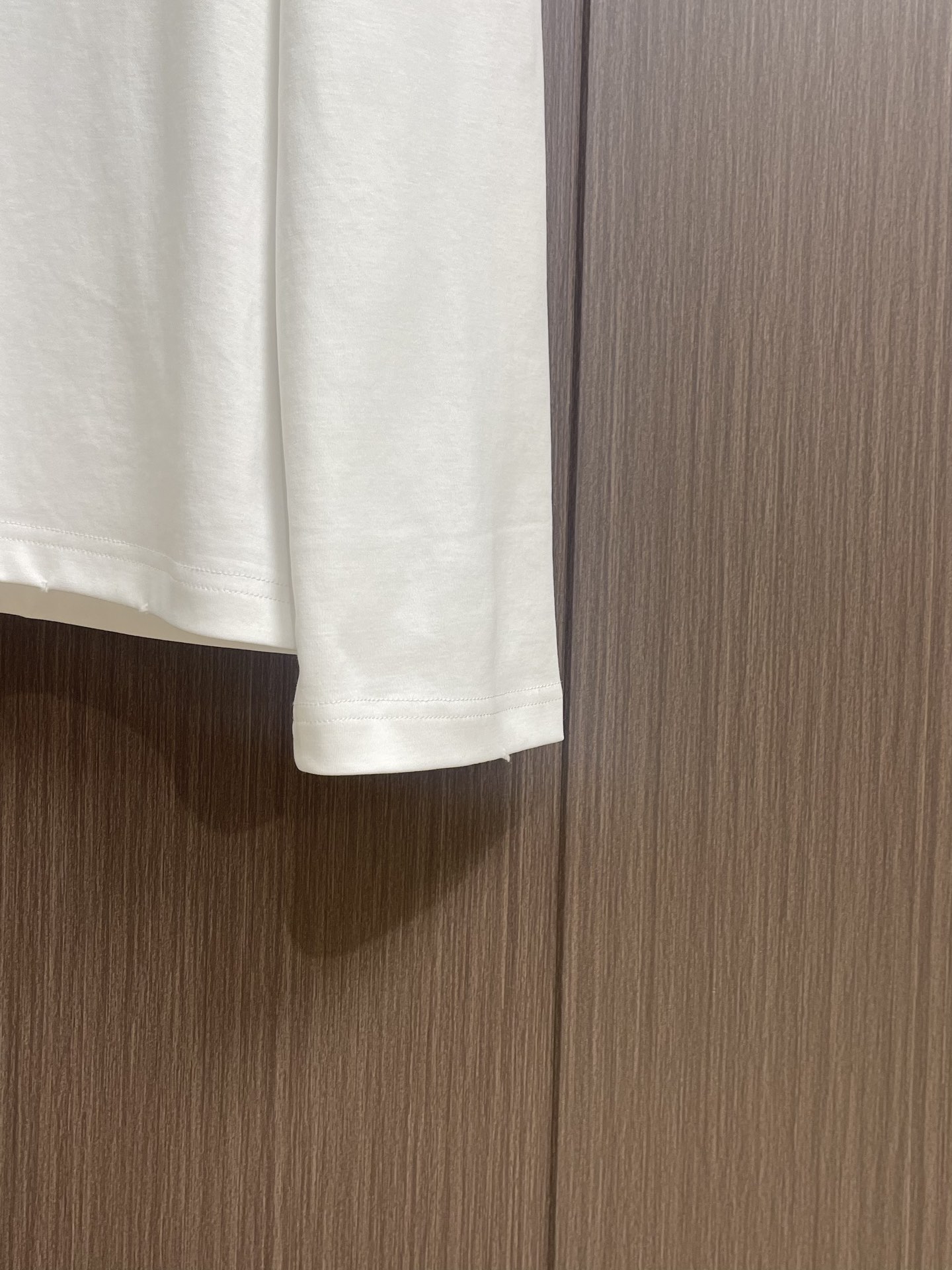High-Quality Prada Triangular Marker Circle T-Shirts | Soft-Skinned Quality, Clear Letters, Perfect Stitching, Fashionable Styles, Custom Apparel - 图片 7