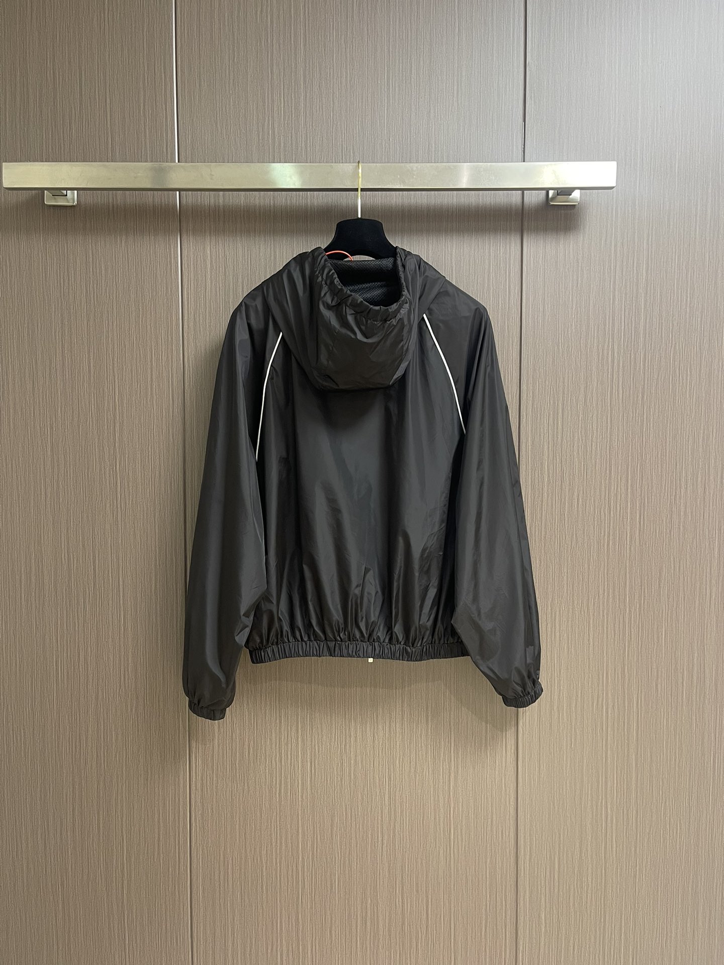 Title: 816MiU MIU Zip Cap Jackets Description Summary: Stylish zip cap jackets by 816MiU MIU in classic black, with visible logo, perfect for casual occasions. - 图片 2