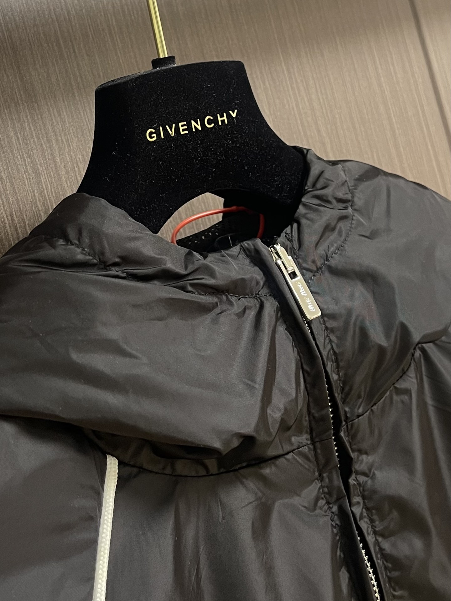 Title: 816MiU MIU Zip Cap Jackets Description Summary: Stylish zip cap jackets by 816MiU MIU in classic black, with visible logo, perfect for casual occasions. - 图片 6