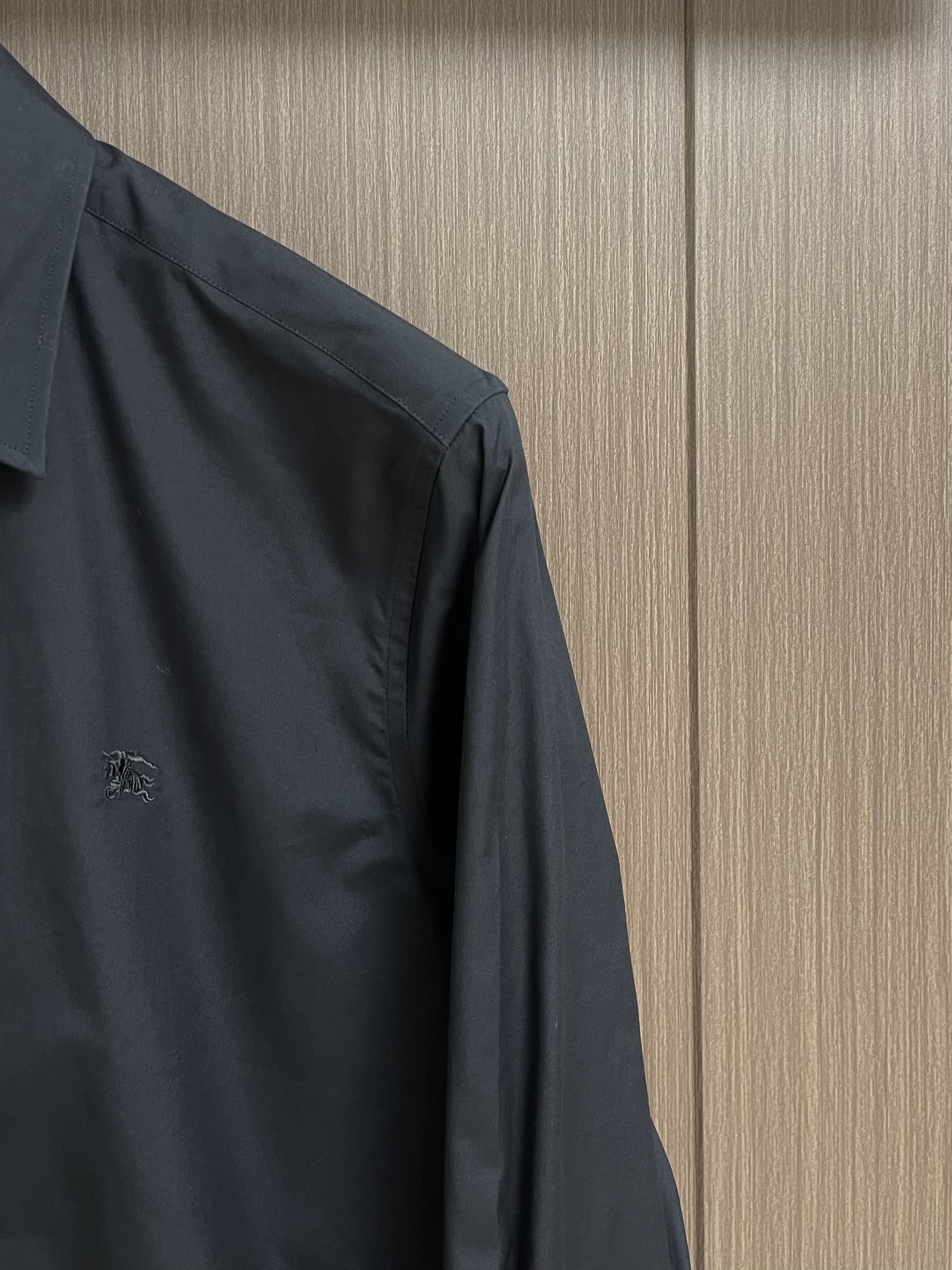 Burberry 25ss Horse Embroidered Long-Sleeved Shirt in Cotton Silk from Italian Workshop - 图片 4