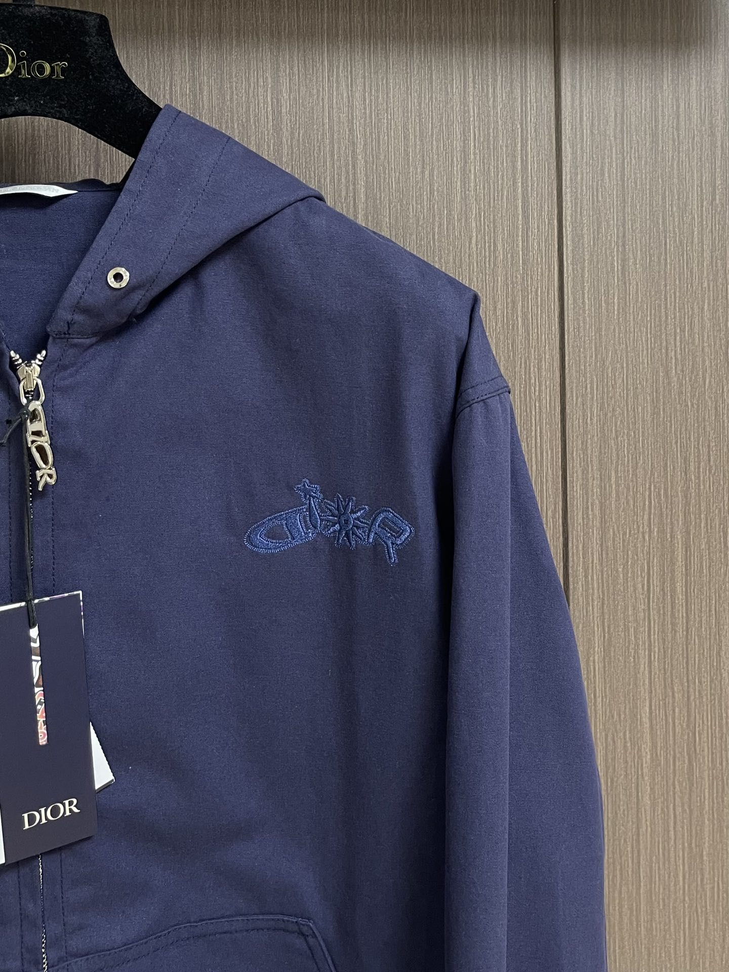 Title: 780Dior 2025s Hat Coat: Autumn Series Redesign with Blue Cotton Embroidery, Sizes S-XL. - 图片 4