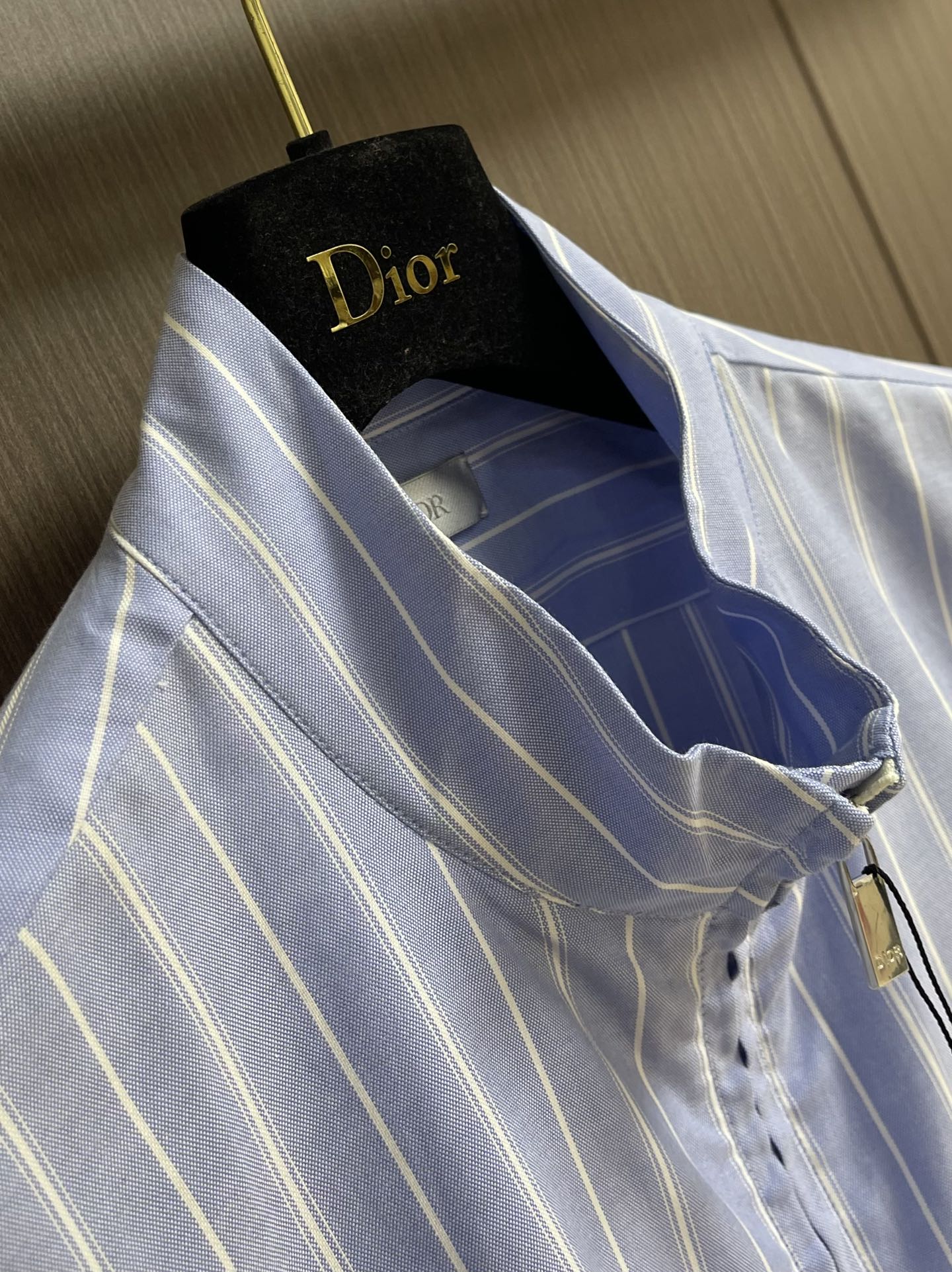 Title: Dior 2025 Zipper Jacket with Couture Embroidery and Blue Striped Cotton Silk – Sizes S-XXL Summary: Dior’s 2025 zipper jacket features - 图片 3