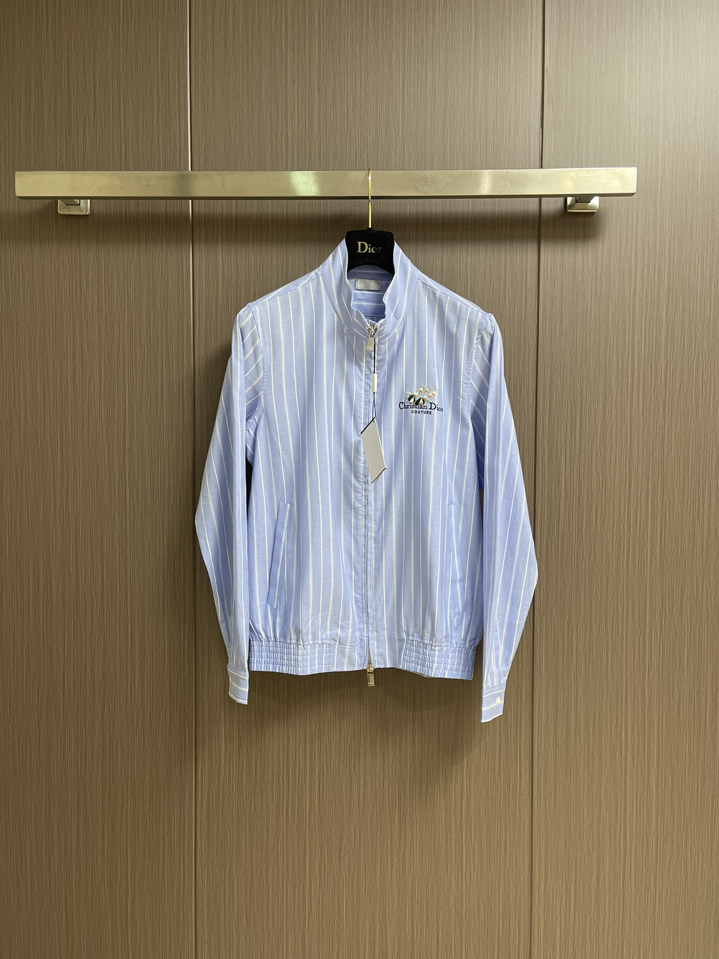 Title: Dior 2025 Zipper Jacket with Couture Embroidery and Blue Striped Cotton Silk – Sizes S-XXL Summary: Dior’s 2025 zipper jacket features - 图片 1