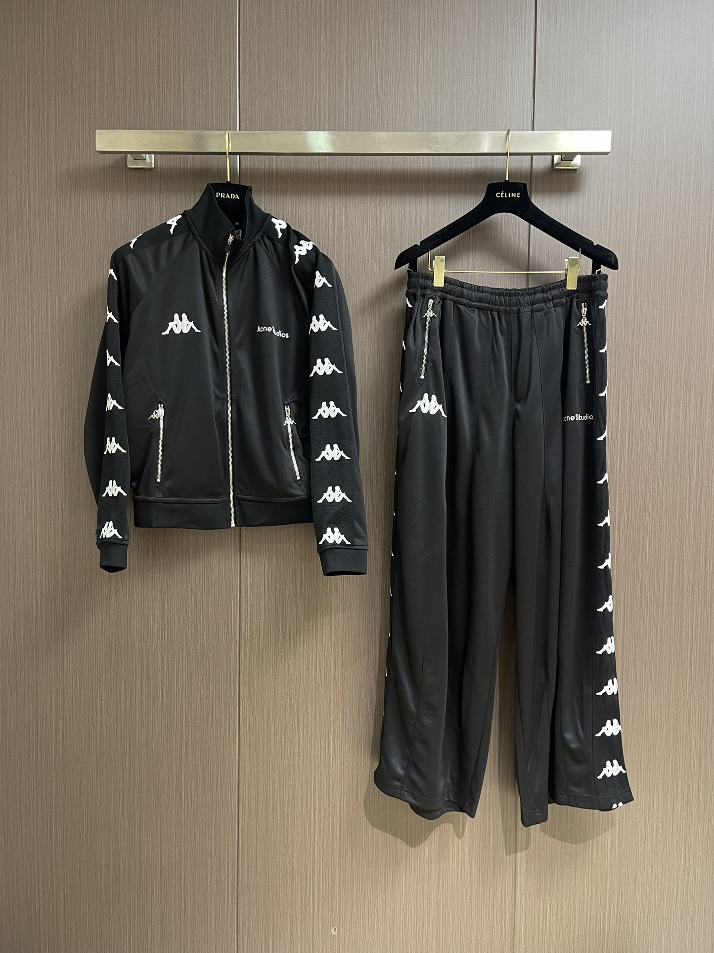 “Acne Studios X Kaa Collection: Unique, High-Class, and Soft-Sweet Fashion with Cynical Sense” - 图片 3