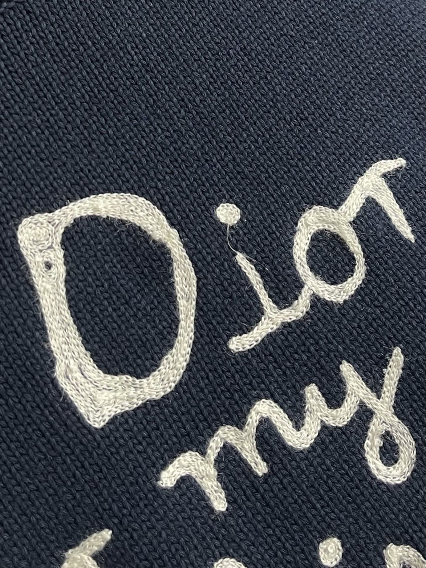 “Dior Embroidered Long-Sleeved Sweaters: Custom Cotton-Fruit Fabrics with Towel Embroidery Process” - 图片 5