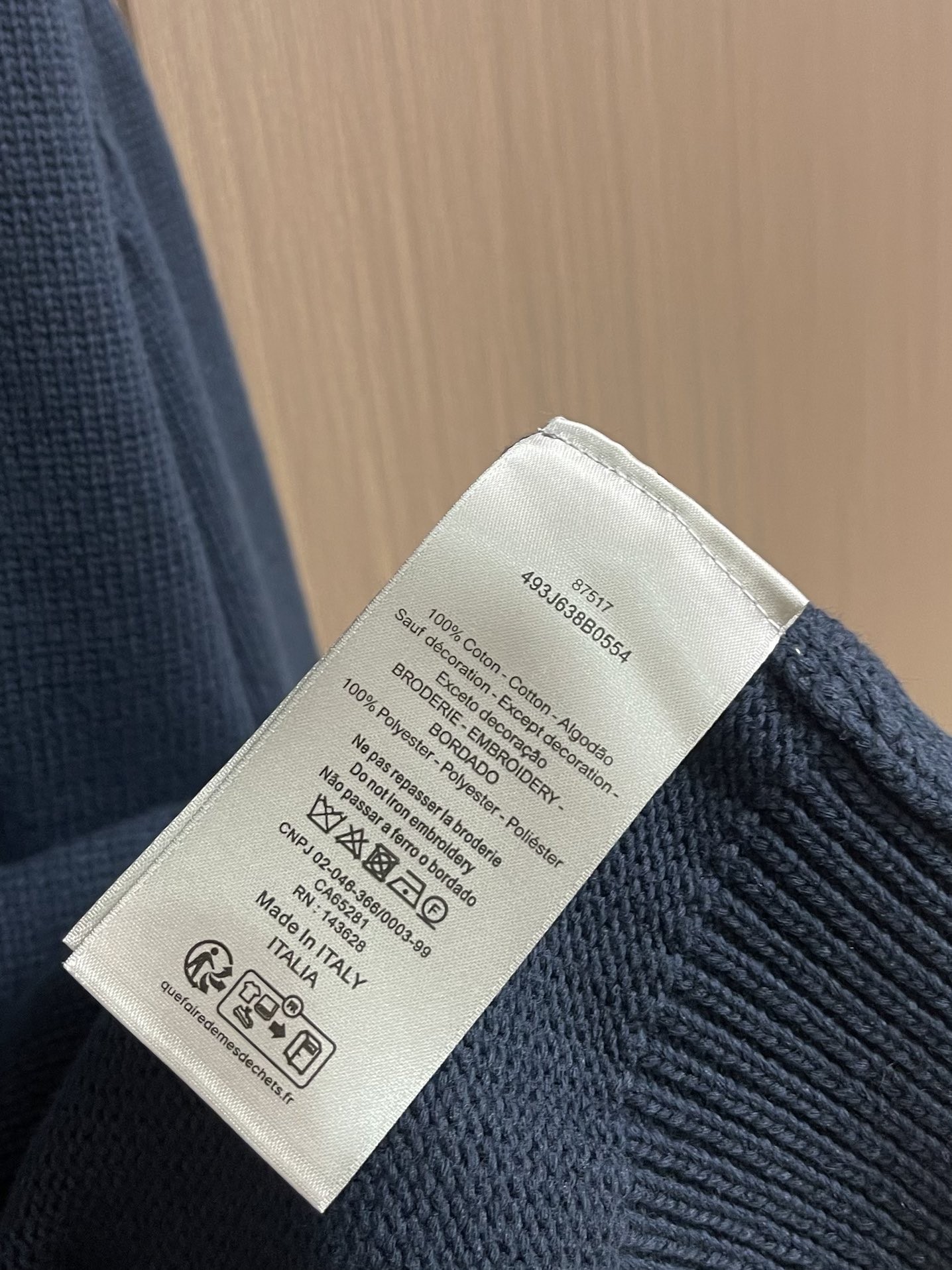 “Dior Embroidered Long-Sleeved Sweaters: Custom Cotton-Fruit Fabrics with Towel Embroidery Process” - 图片 9