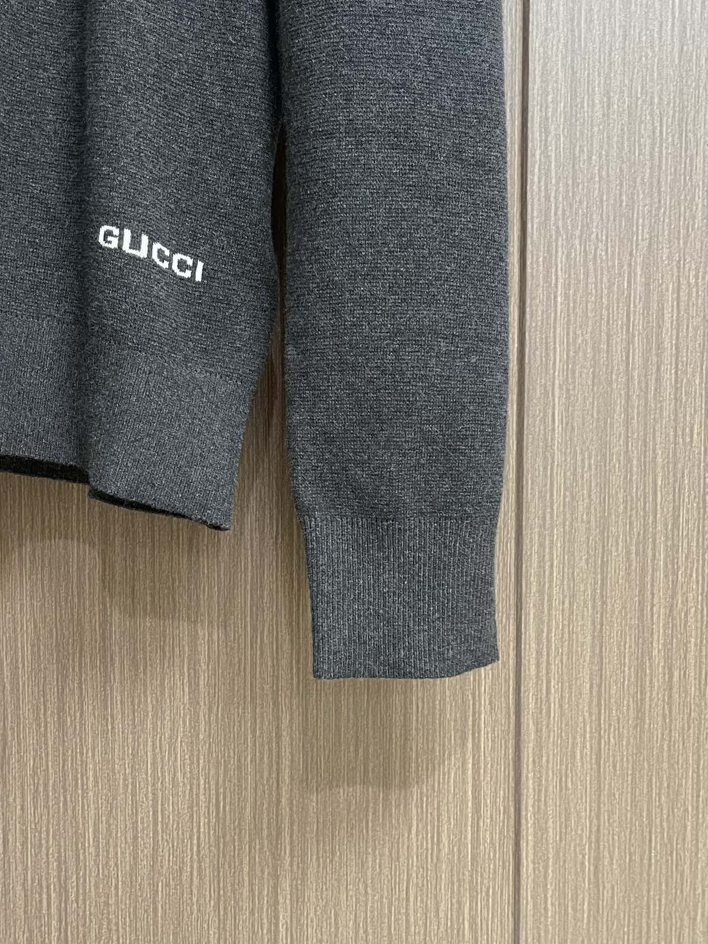 “672 Gucci Clothing: Low-Profile Classic Style with Strong Identity, Floral Designs, and Enhanced Fabric Quality” - 图片 7