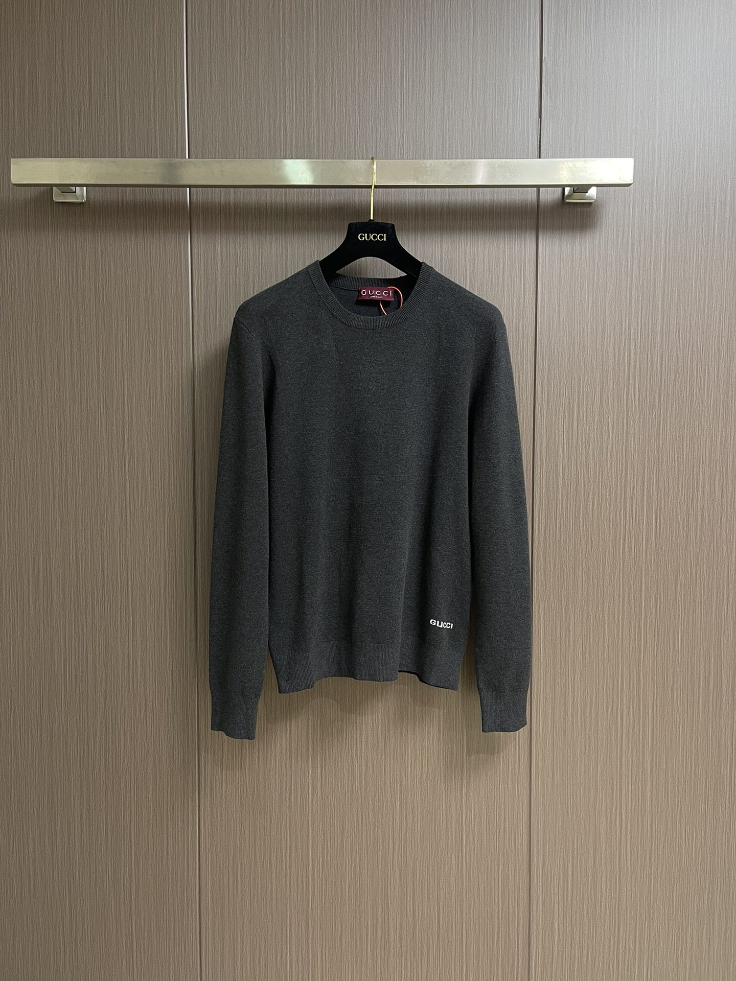 “672 Gucci Clothing: Low-Profile Classic Style with Strong Identity, Floral Designs, and Enhanced Fabric Quality”