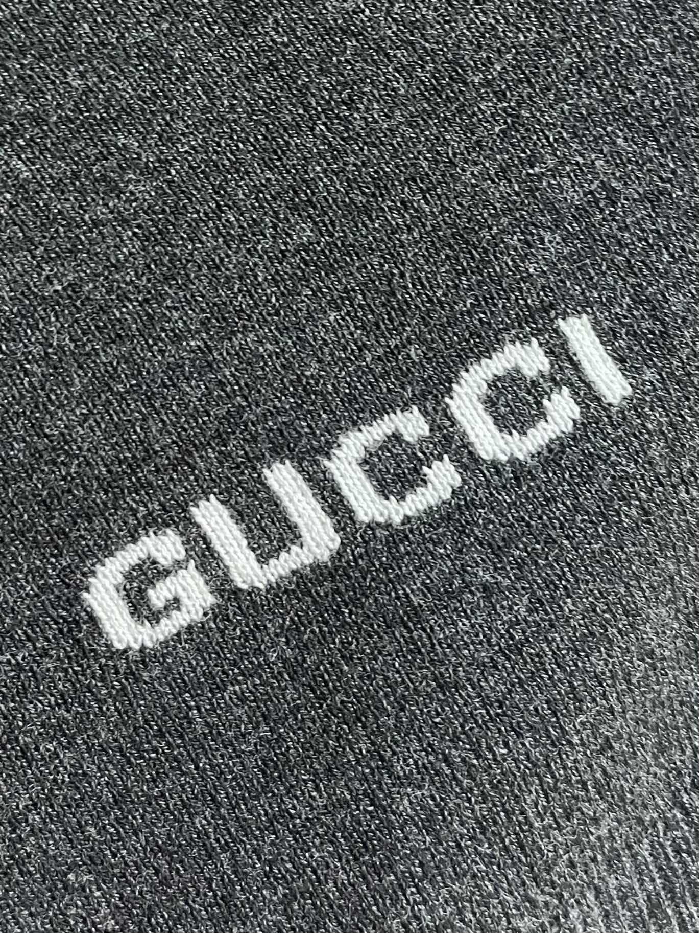 “672 Gucci Clothing: Low-Profile Classic Style with Strong Identity, Floral Designs, and Enhanced Fabric Quality” - 图片 5