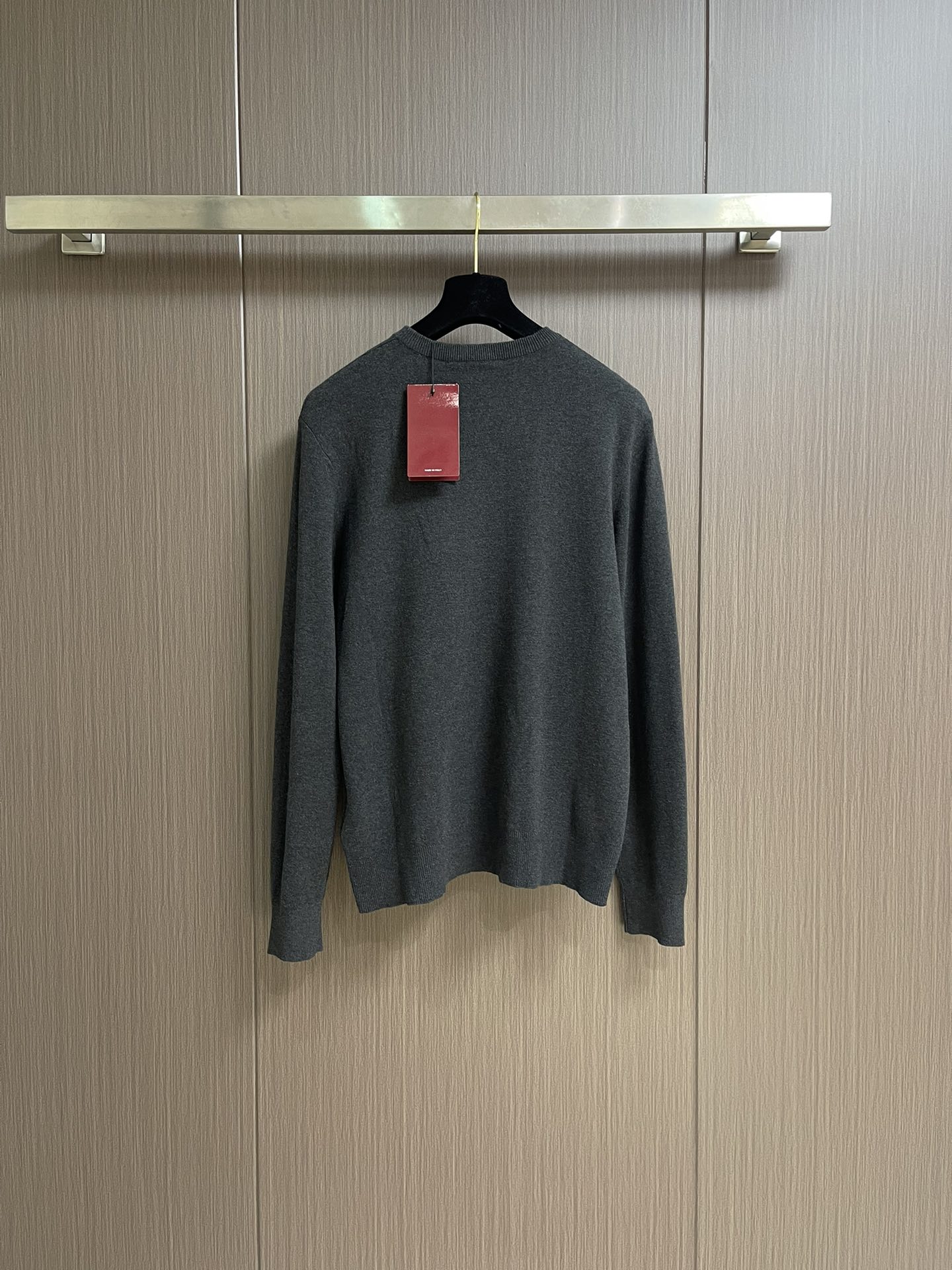 “672 Gucci Clothing: Low-Profile Classic Style with Strong Identity, Floral Designs, and Enhanced Fabric Quality” - 图片 2