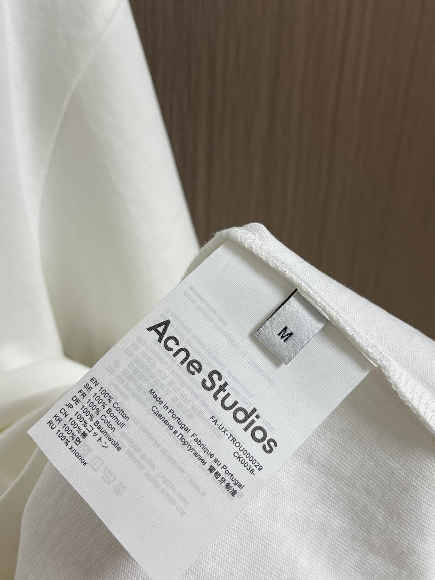 “Acne Studios 2025 Spring/Summer T-Shirts: Sharp Colors, Soft Fabric, Cozy Fit, Glamorous Style” - 图片 7