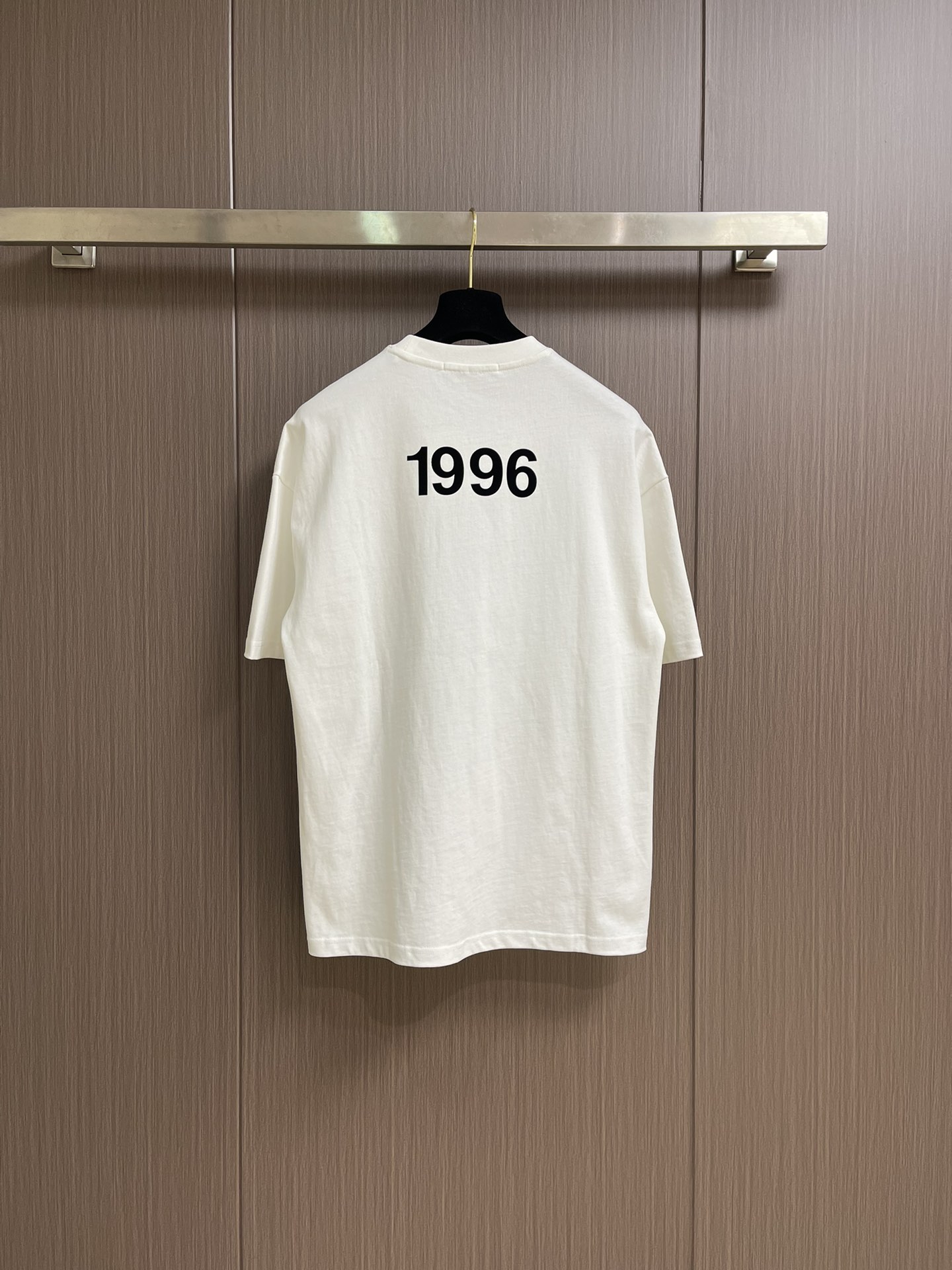 “Acne Studios 2025 Spring/Summer T-Shirts: Sharp Colors, Soft Fabric, Cozy Fit, Glamorous Style” - 图片 2