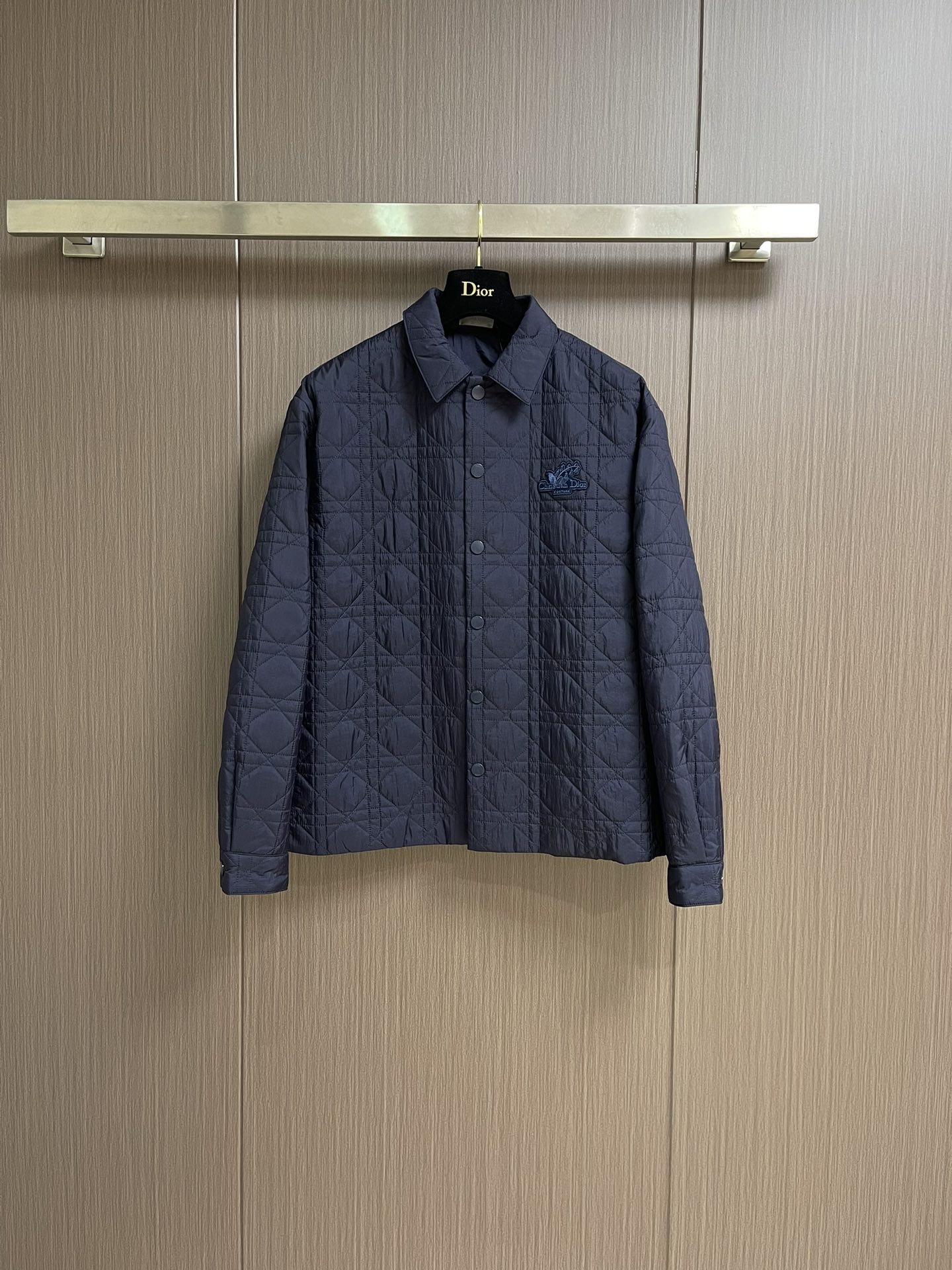 “936Dior 2025s Diamond Sew-Up Jacket: Luxury Fashion with Classic Design for Winter Wear” - 图片 1