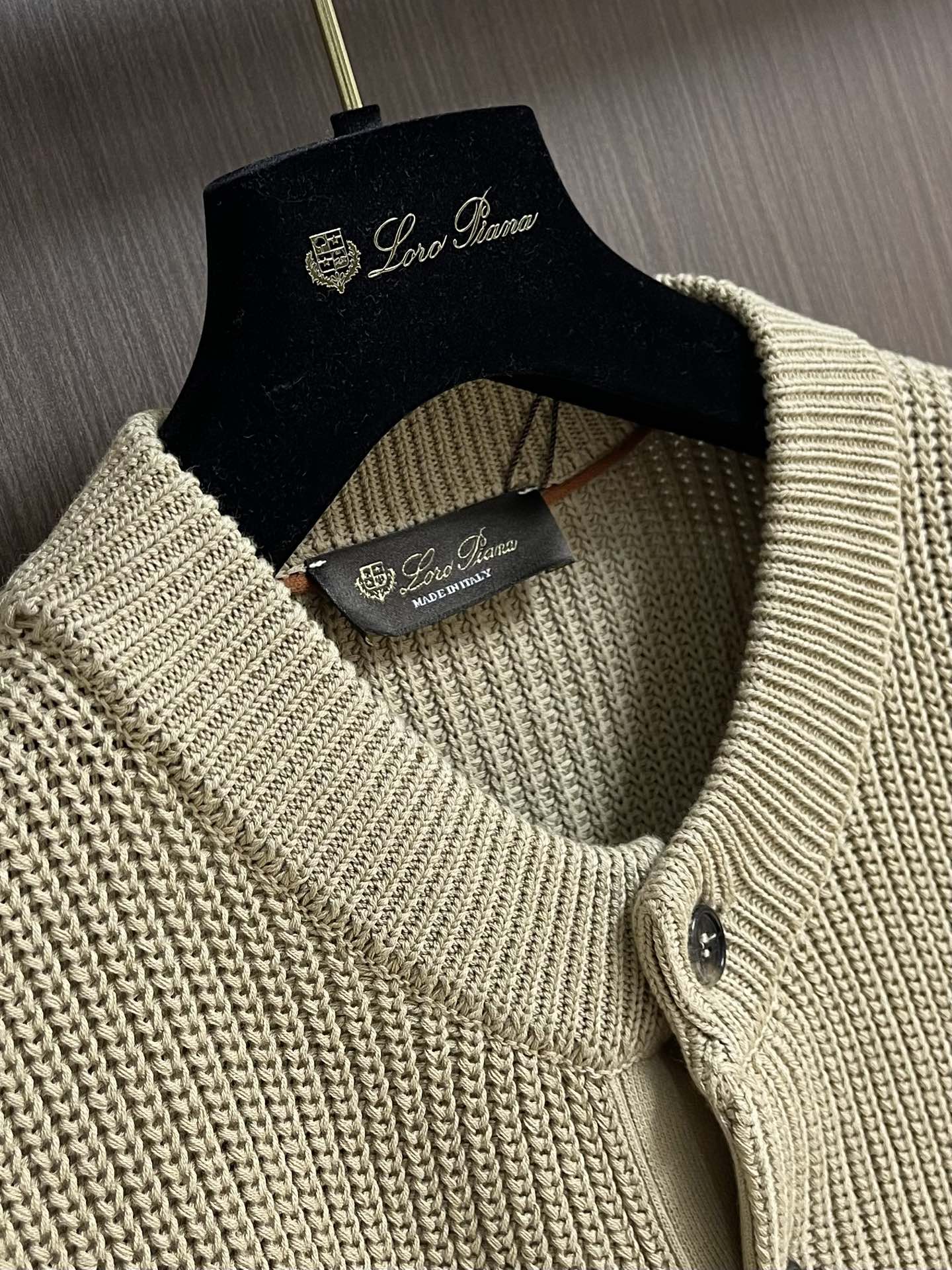 Luxurious Loro Piana Henry’s Tie Button Sweater: High-Quality Cotton, German Craftsmanship, and Eco-Friendly Nanowater Washing - 图片 3