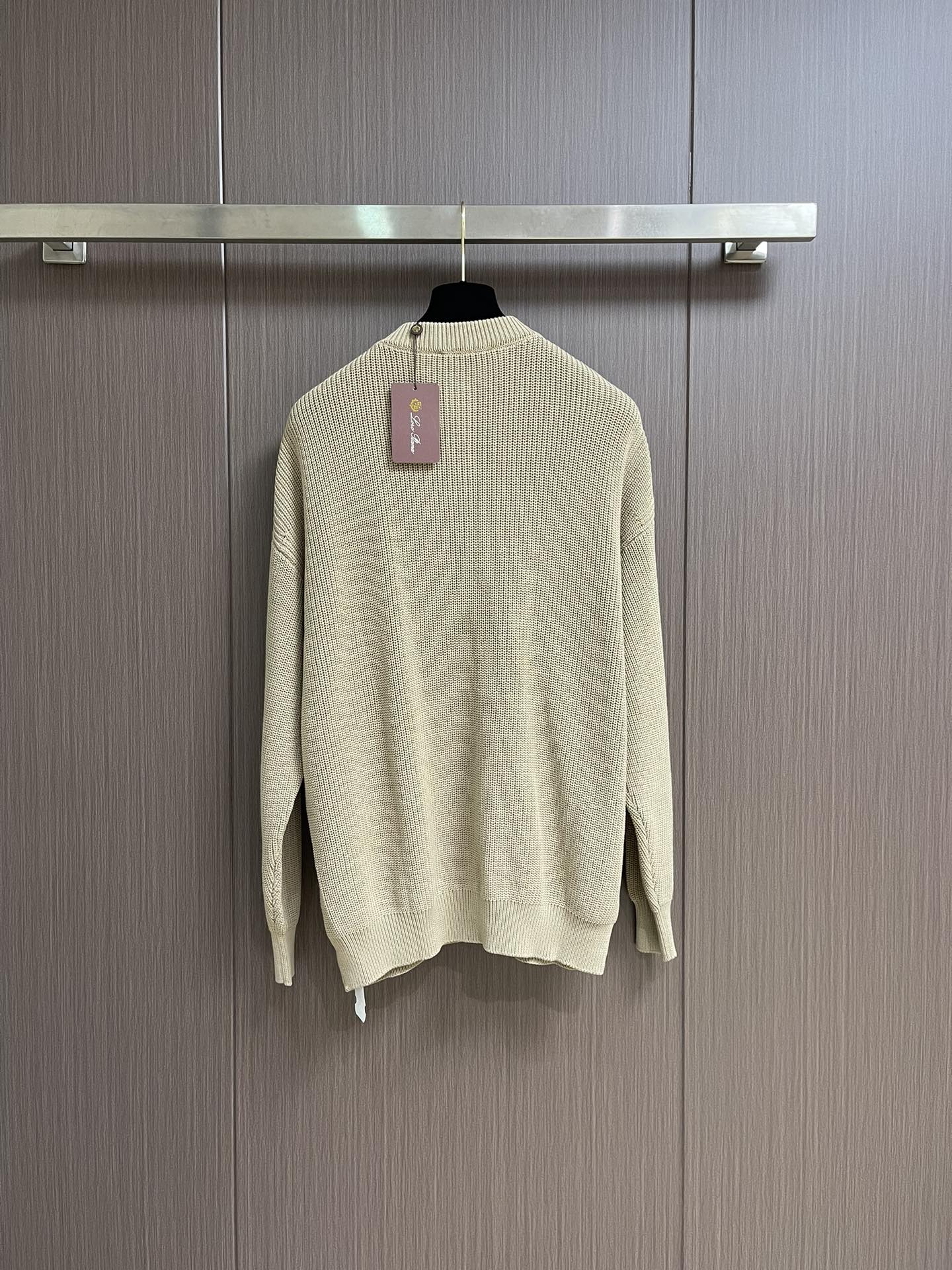 Luxurious Loro Piana Henry’s Tie Button Sweater: High-Quality Cotton, German Craftsmanship, and Eco-Friendly Nanowater Washing - 图片 2