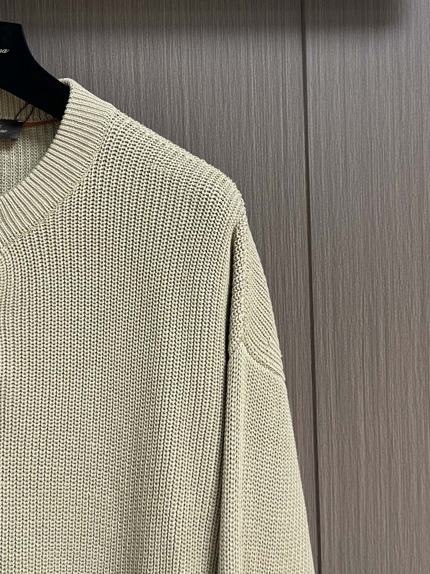 Luxurious Loro Piana Henry’s Tie Button Sweater: High-Quality Cotton, German Craftsmanship, and Eco-Friendly Nanowater Washing - 图片 4