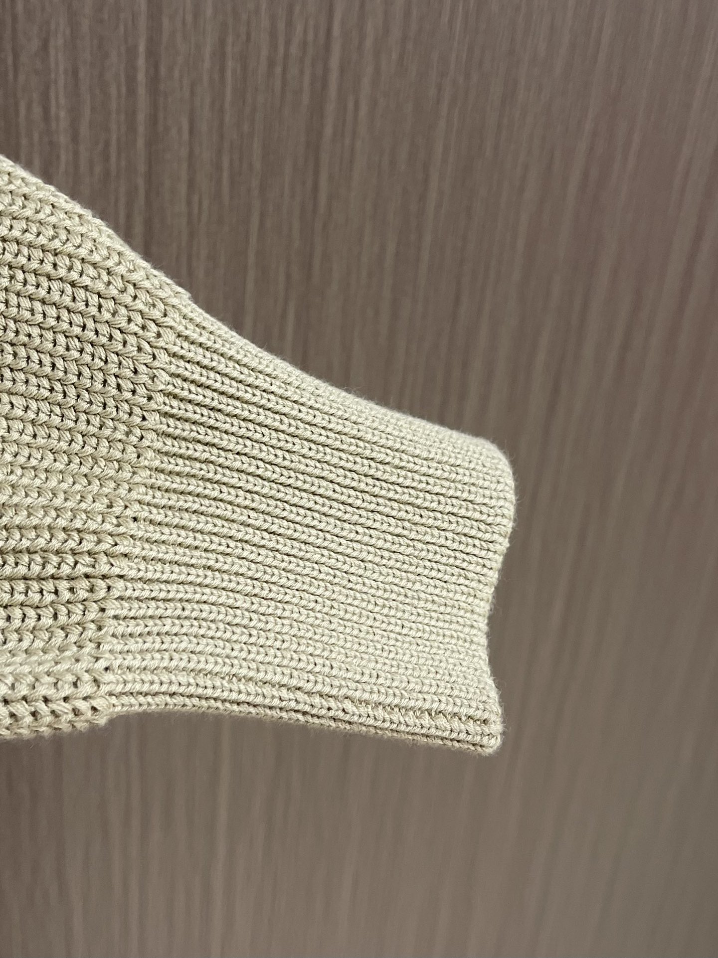 Luxurious Loro Piana Henry’s Tie Button Sweater: High-Quality Cotton, German Craftsmanship, and Eco-Friendly Nanowater Washing - 图片 8
