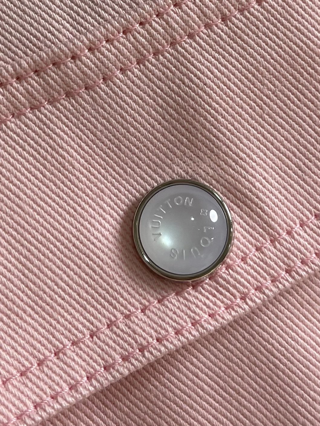 “LV 2025 Autumn Collaboration Series Jacket Review: Pharrell and Nigo Cherry Pink Design” - 图片 6