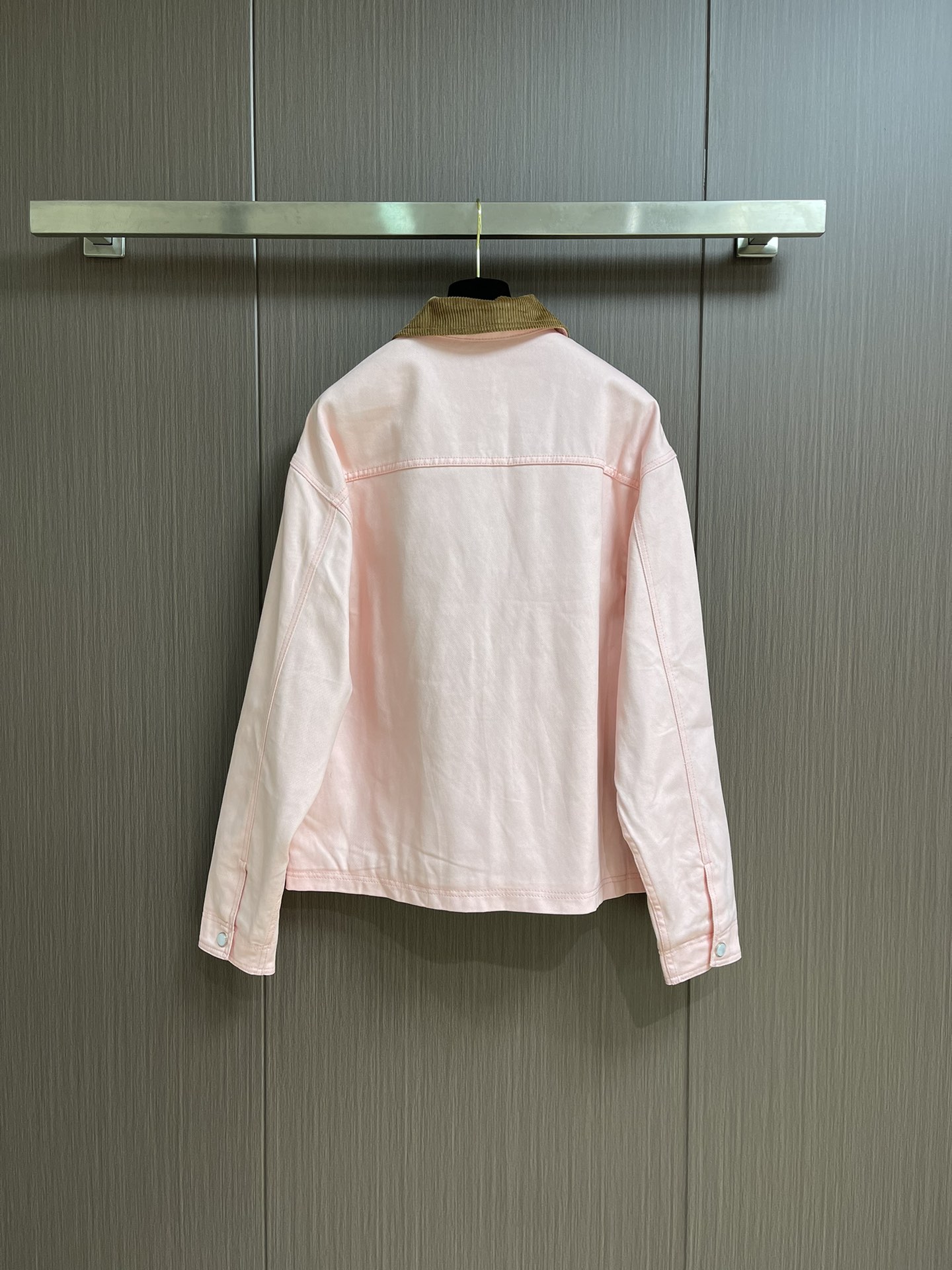 “LV 2025 Autumn Collaboration Series Jacket Review: Pharrell and Nigo Cherry Pink Design” - 图片 2