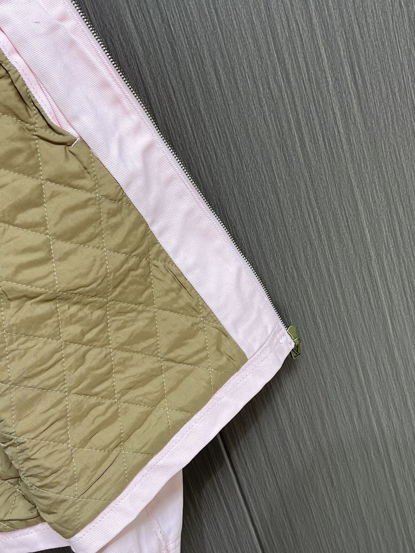 “LV 2025 Autumn Collaboration Series Jacket Review: Pharrell and Nigo Cherry Pink Design” - 图片 8