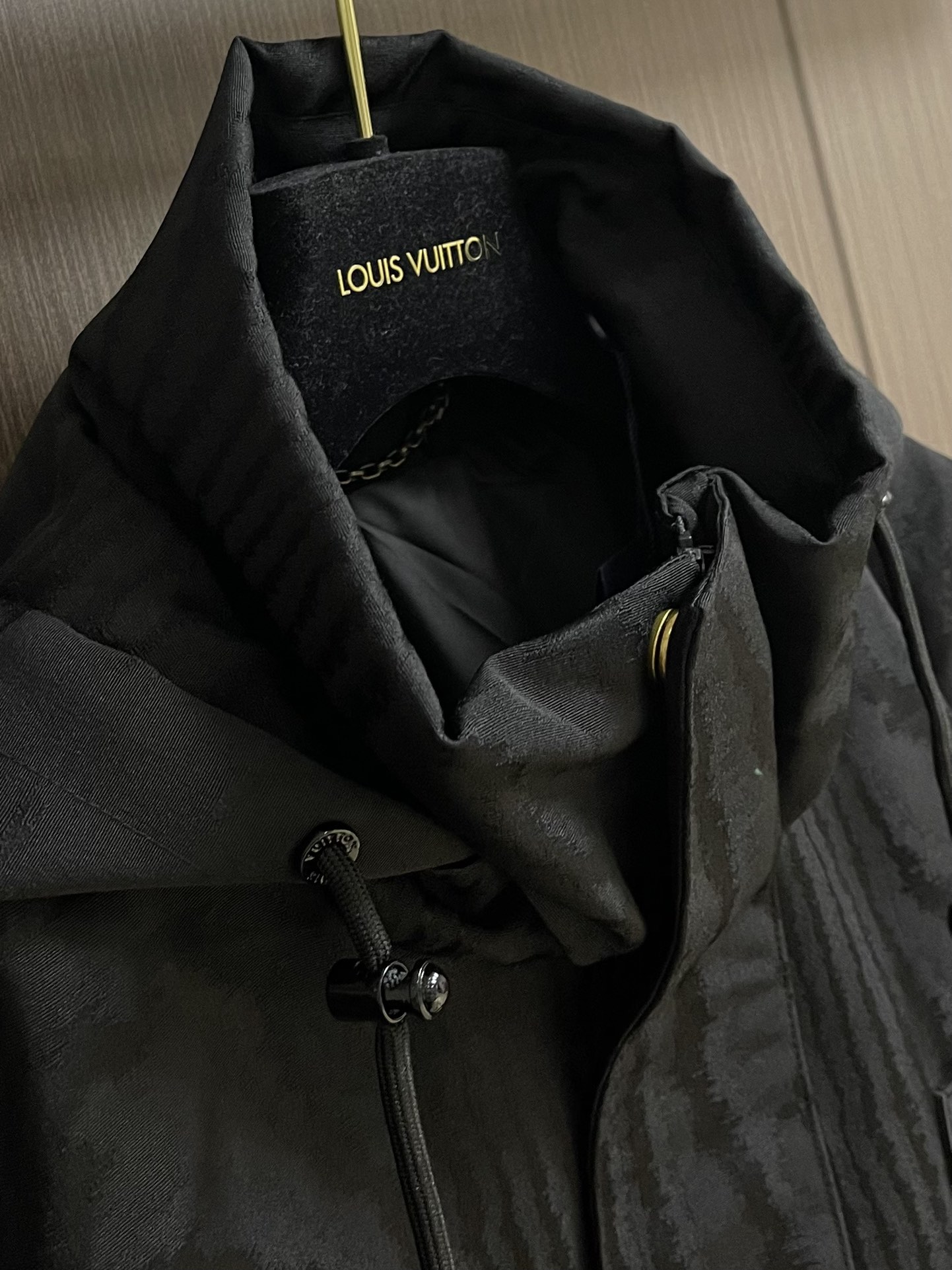 LV 2025 FW New Hats Collection with Moire Pattern and Flower Details - 图片 6