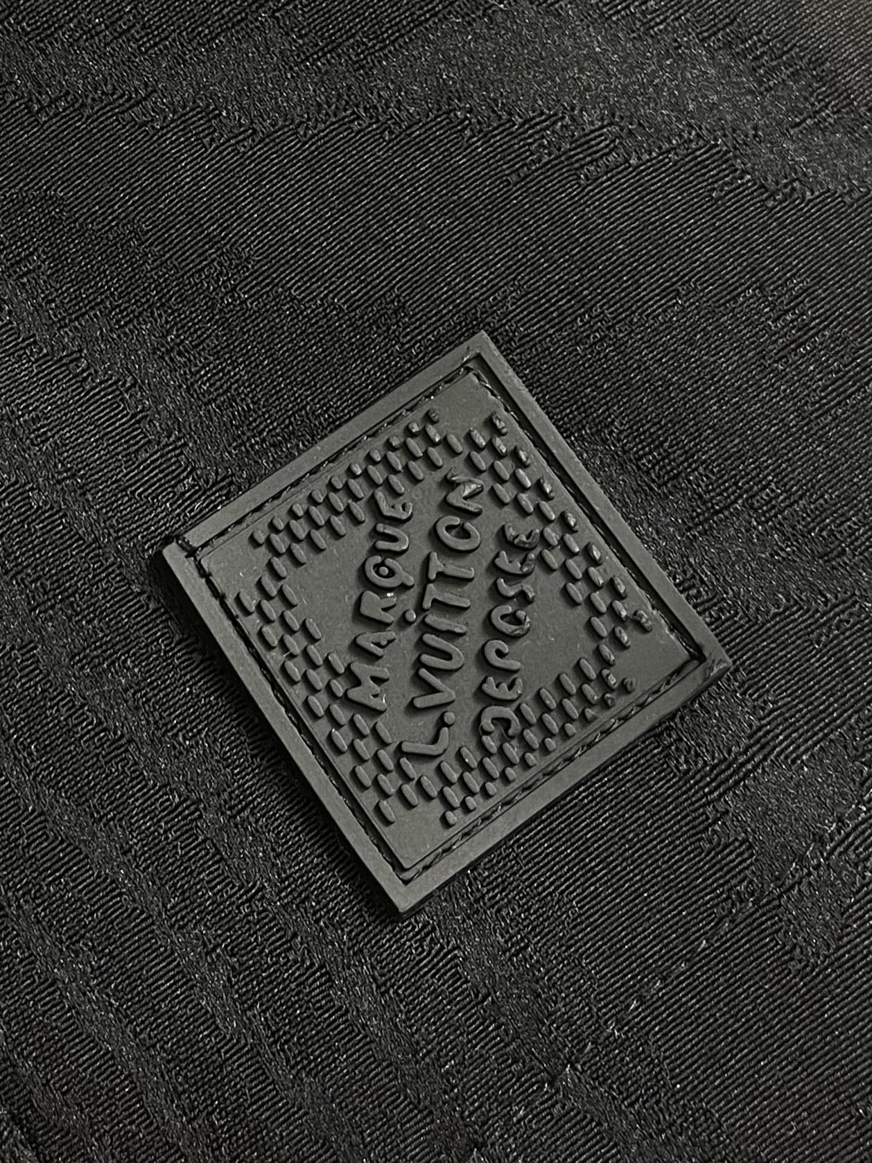 LV 2025 FW New Hats Collection with Moire Pattern and Flower Details - 图片 5