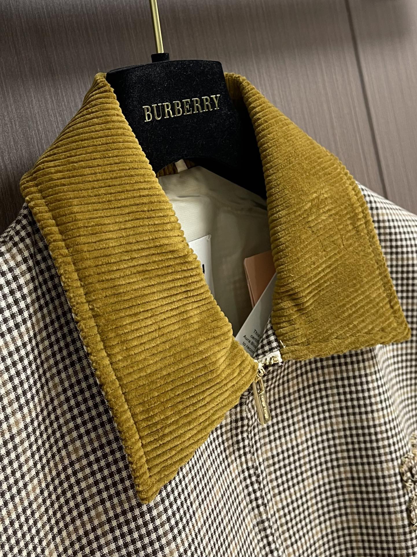 “888MiUMIU 2025s New Jacket with Patterned Pattern Reflects Typical Male Elements of Miu Miu Style” - 图片 3