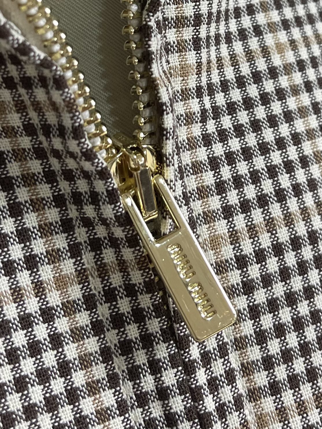 “888MiUMIU 2025s New Jacket with Patterned Pattern Reflects Typical Male Elements of Miu Miu Style” - 图片 5