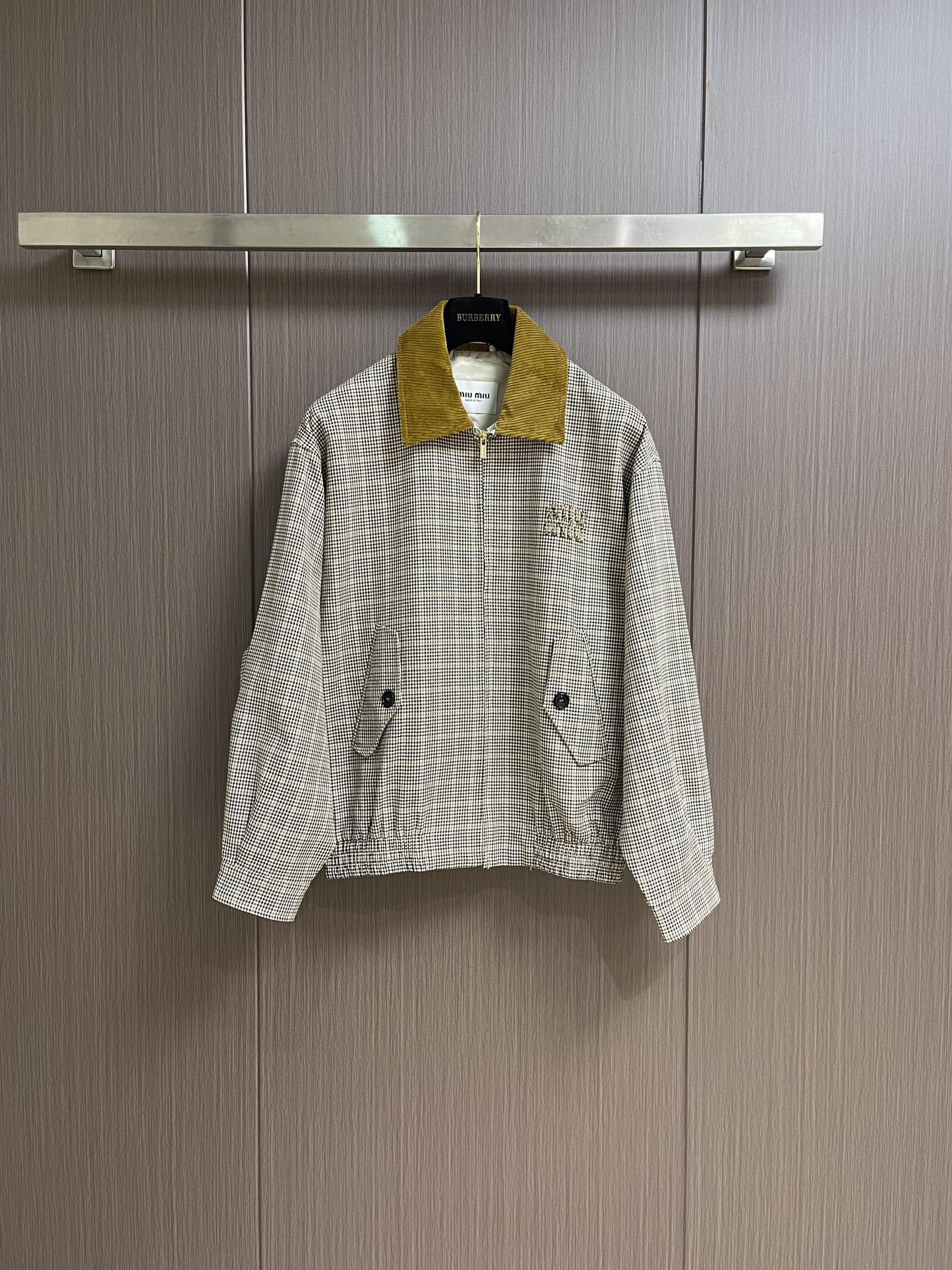 “888MiUMIU 2025s New Jacket with Patterned Pattern Reflects Typical Male Elements of Miu Miu Style”
